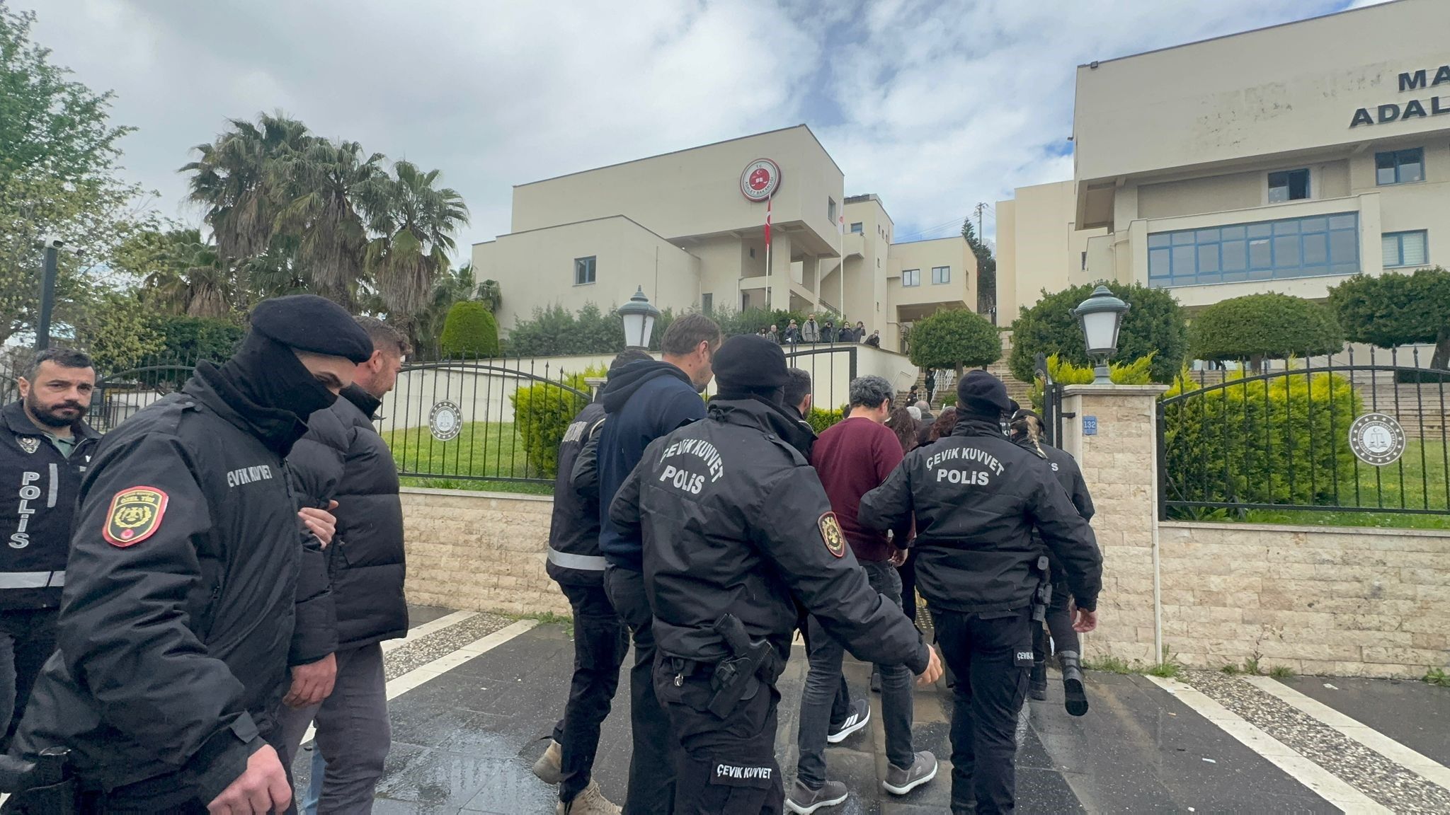 Rüşvet Operasyonunun Şüphelileri Adliyeye Sevk Edildi (3)