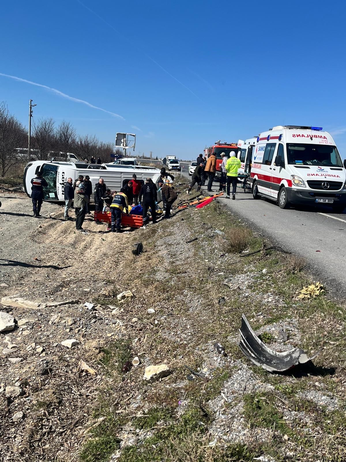 Tır Yolcu Minibüsüne Çarptı 11 Yaralı (4)