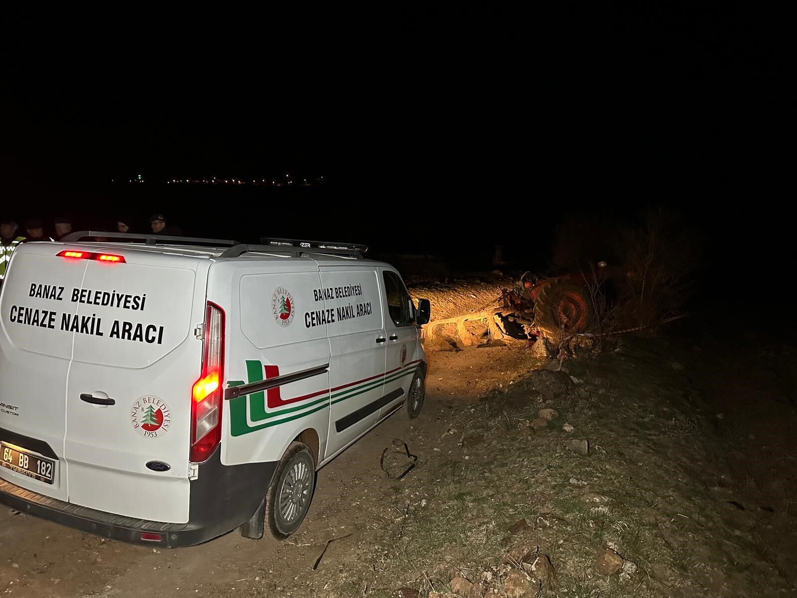 Traktörün Üzerinde Hareketsiz Halde Bulundu (4)