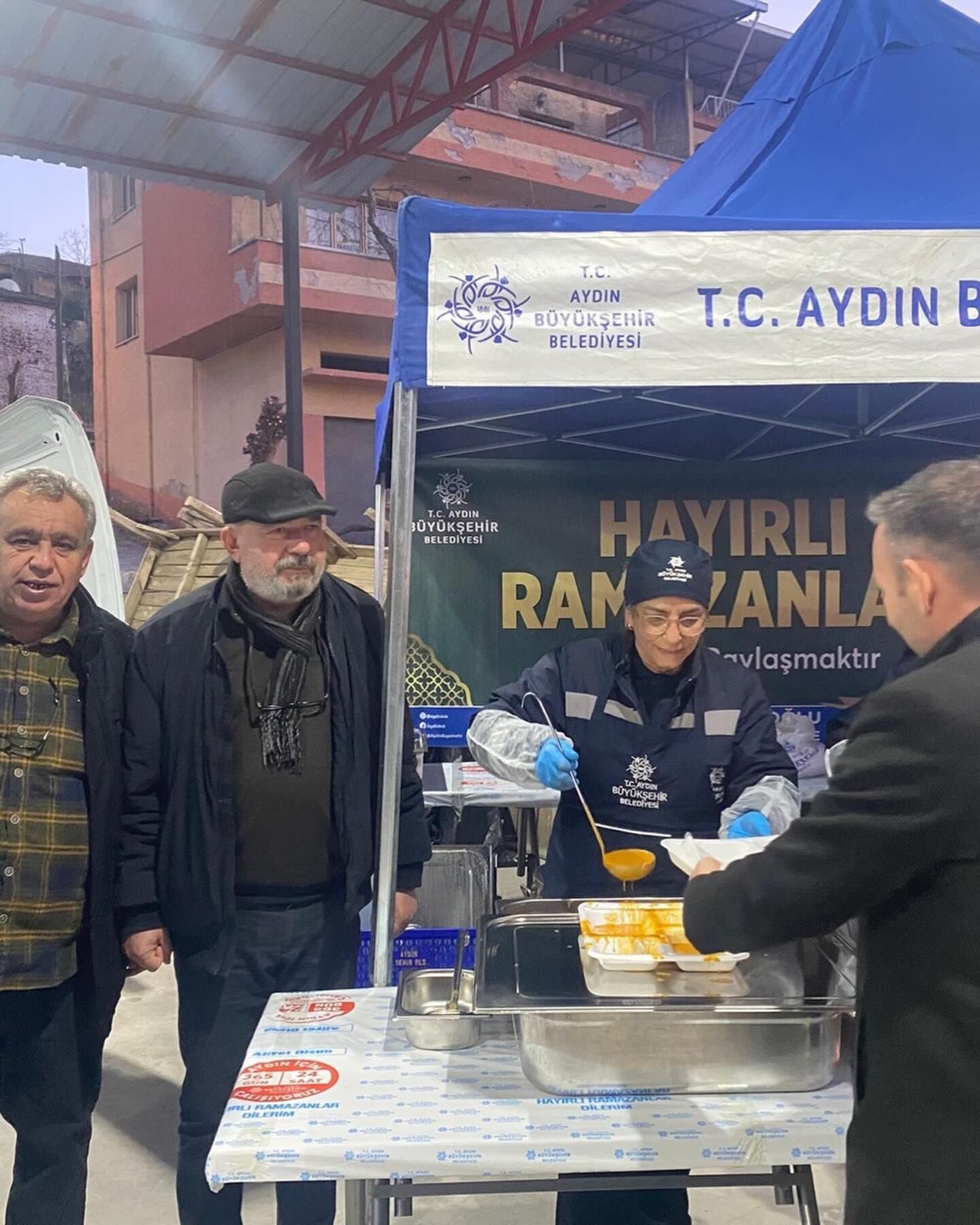 Vatandaşlar Büyükşehir’in Iftar Sofrasında Oruçlarını Açtı, Muhtar Turgan’dan Başkan Çerçioğlu’na Teşekkür (1)