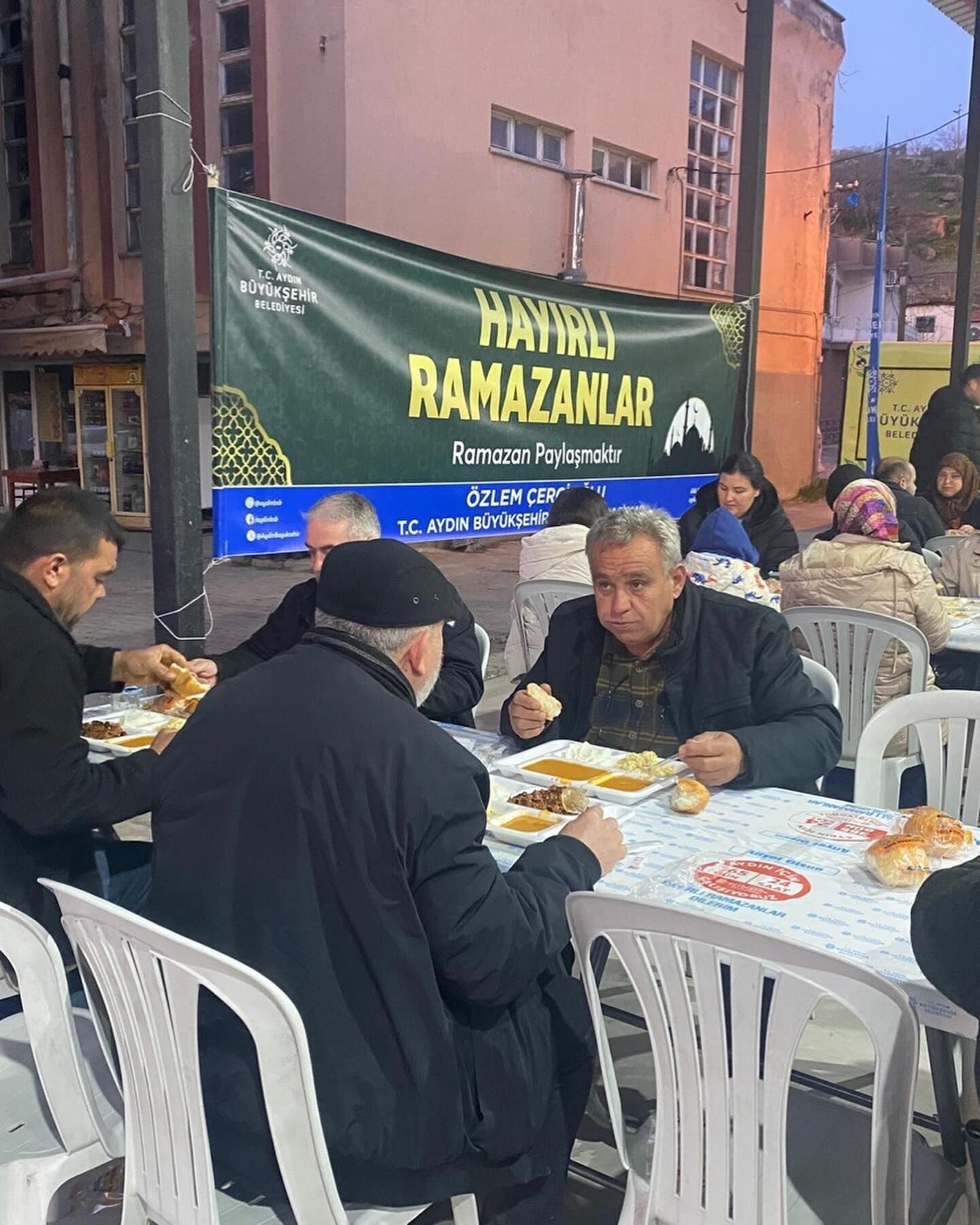 Vatandaşlar Büyükşehir’in Iftar Sofrasında Oruçlarını Açtı, Muhtar Turgan’dan Başkan Çerçioğlu’na Teşekkür (5)