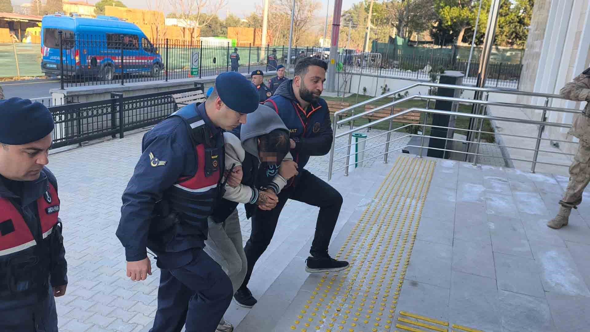 Yaşlı Çiftin Ölümüyle Ilgili 4 Kişi Tutuklandı (2)