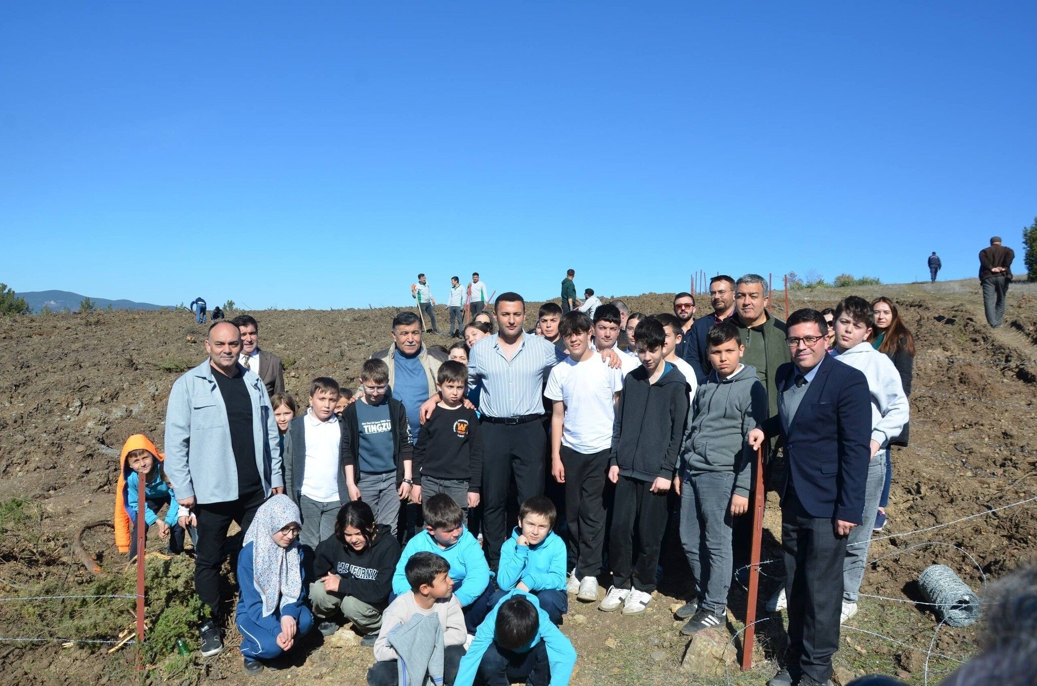Yüzlerce Zeytin Fidanı Toprakla Buluştu (3)