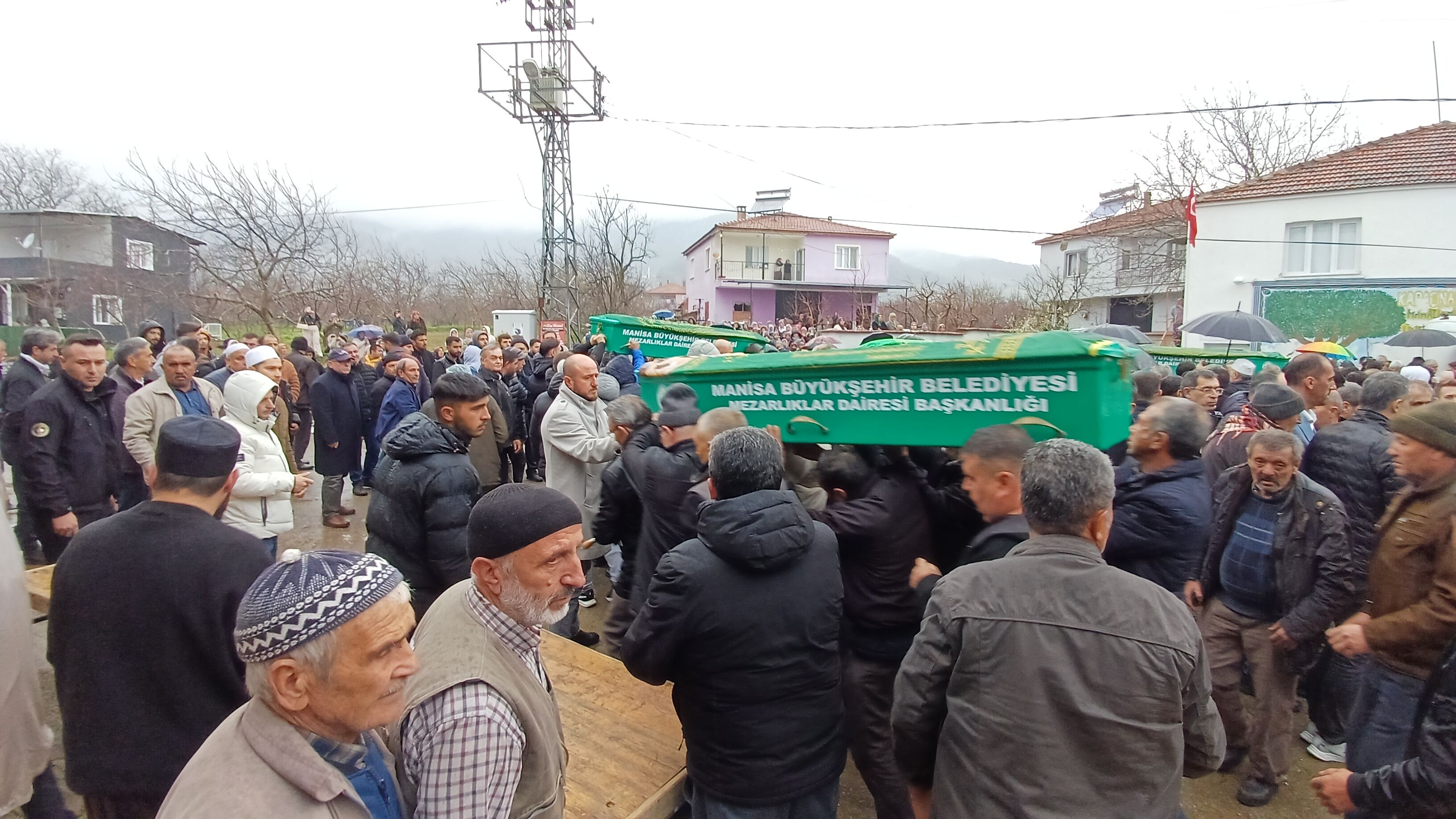 4 Kişi Yan Yana Toprağa Verildi (3)