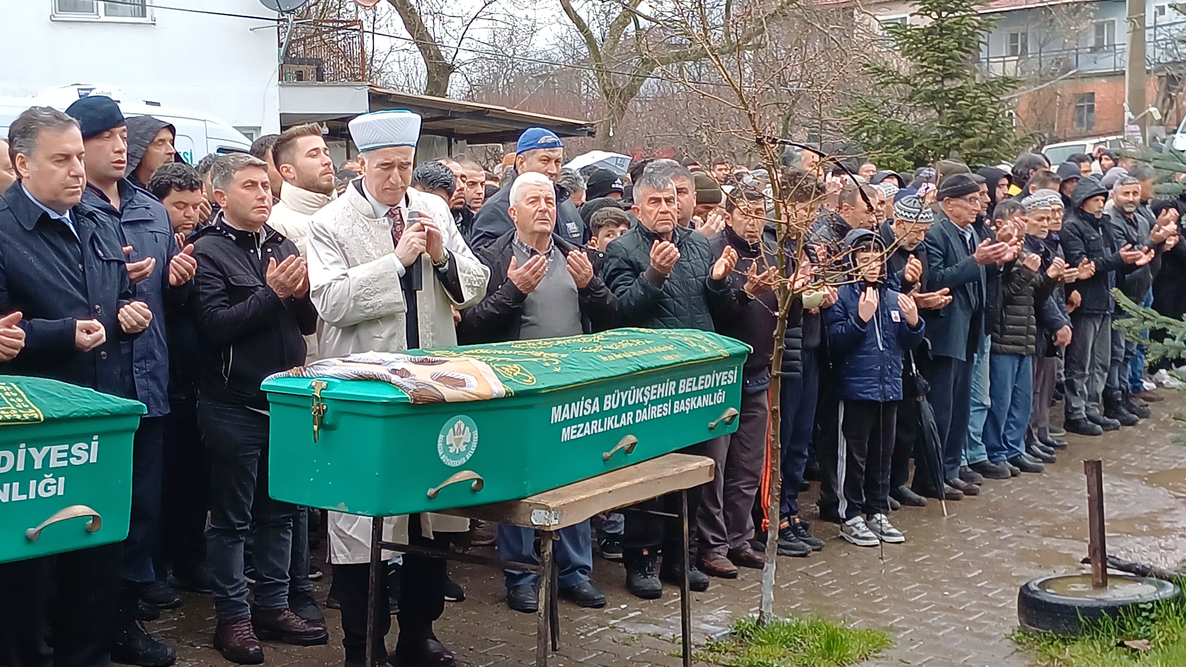 4 Kişi Yan Yana Toprağa Verildi (6)