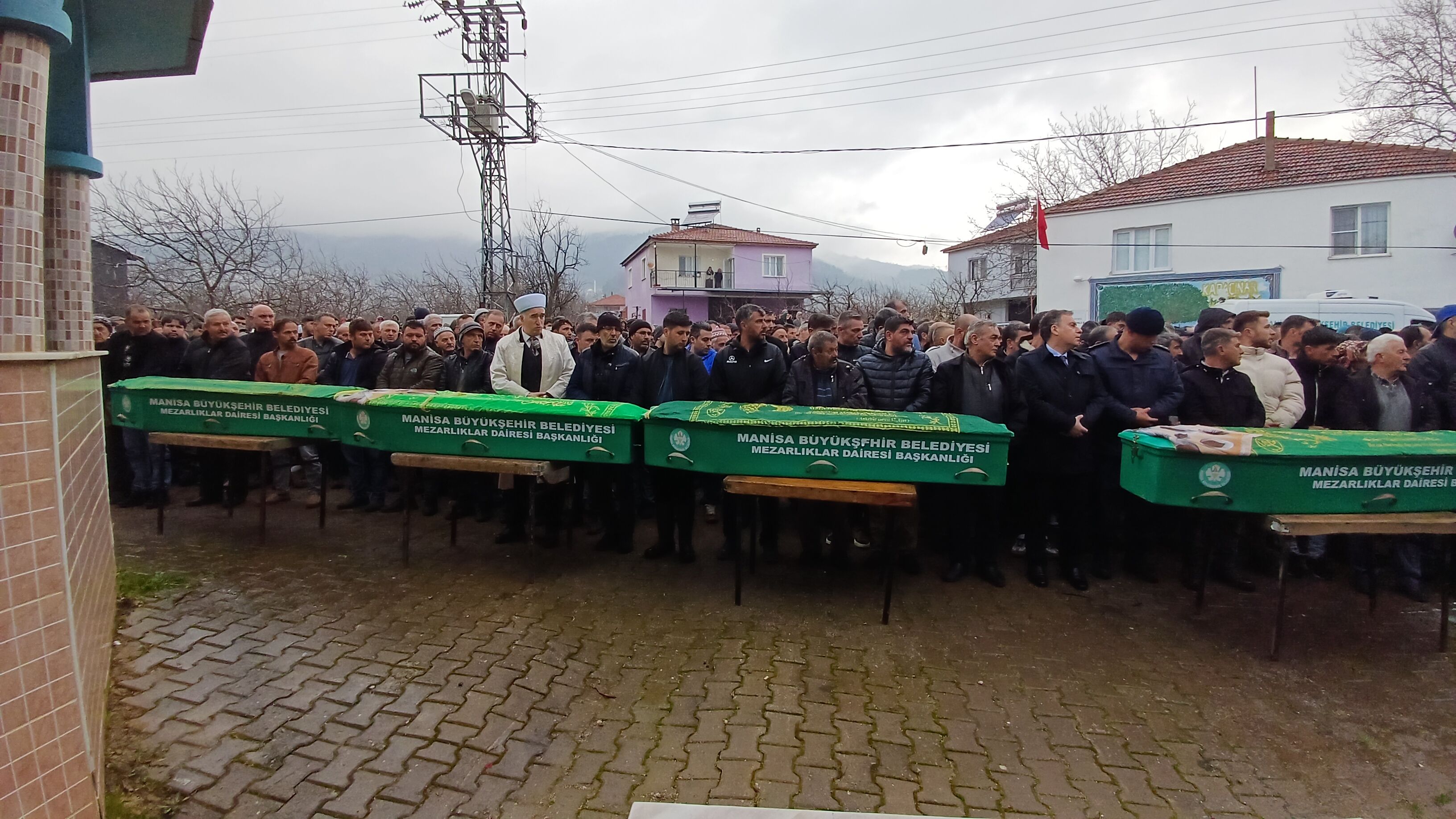 4 Kişi Yan Yana Toprağa Verildi (8)