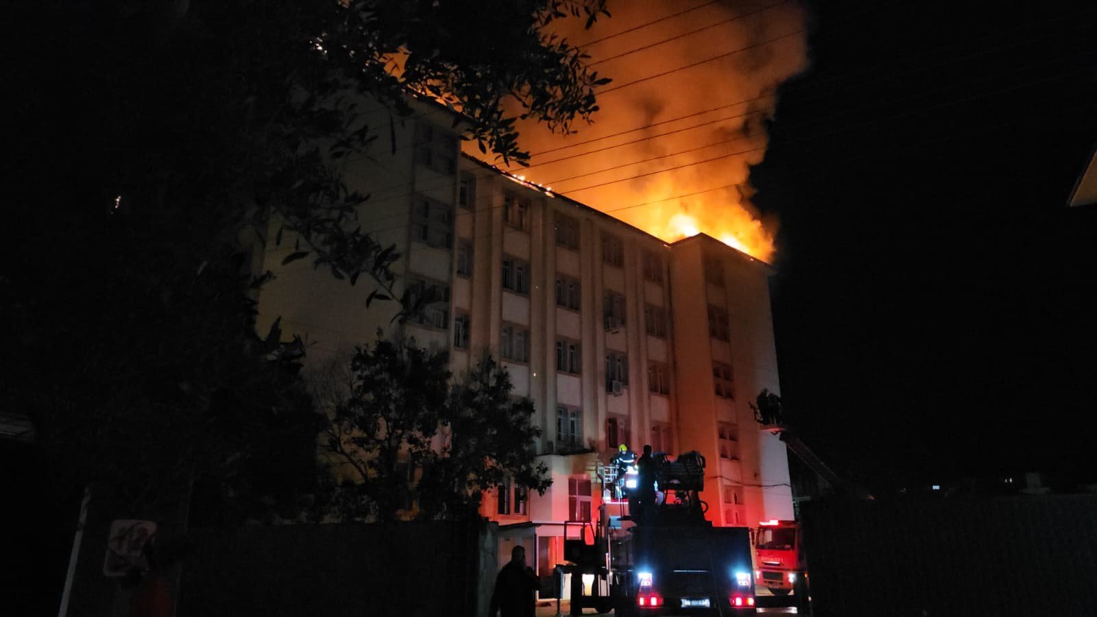 Nazilli Fen Lisesi yurdunda yangın! 46 öğrenci tahliye edildi
