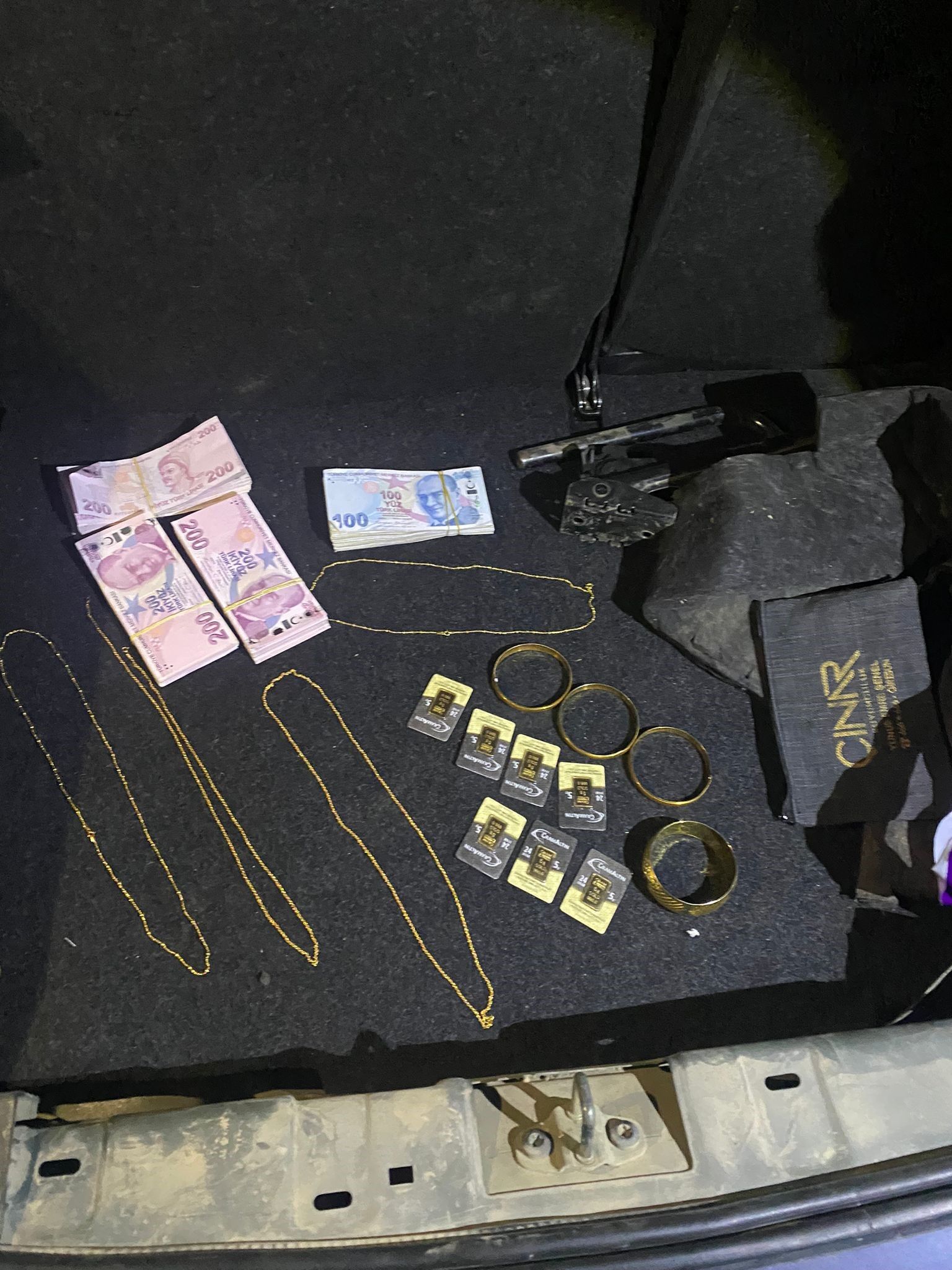 Altınların Hepsi Sahte Çıktı (3)