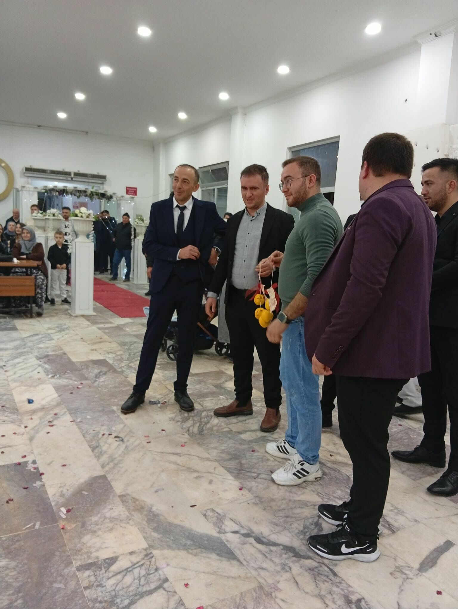 Arkadaşlarından Damada 'Beşi Bir Yerde Ayva' (3)