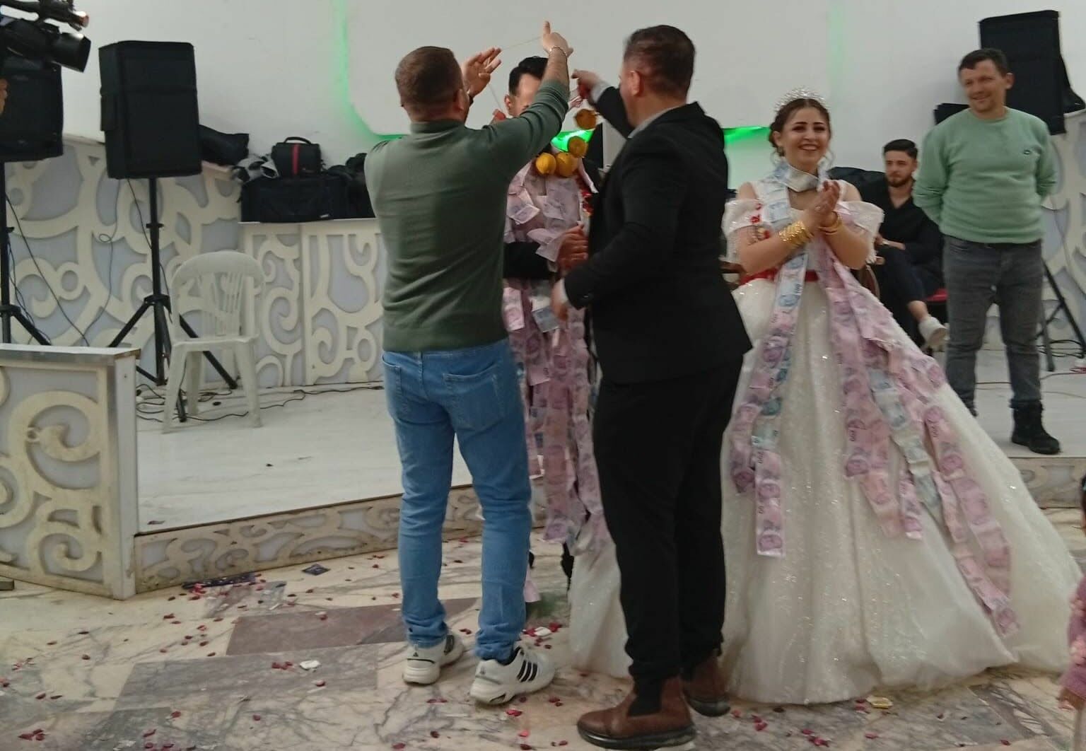 Arkadaşlarından Damada 'Beşi Bir Yerde Ayva' (4)