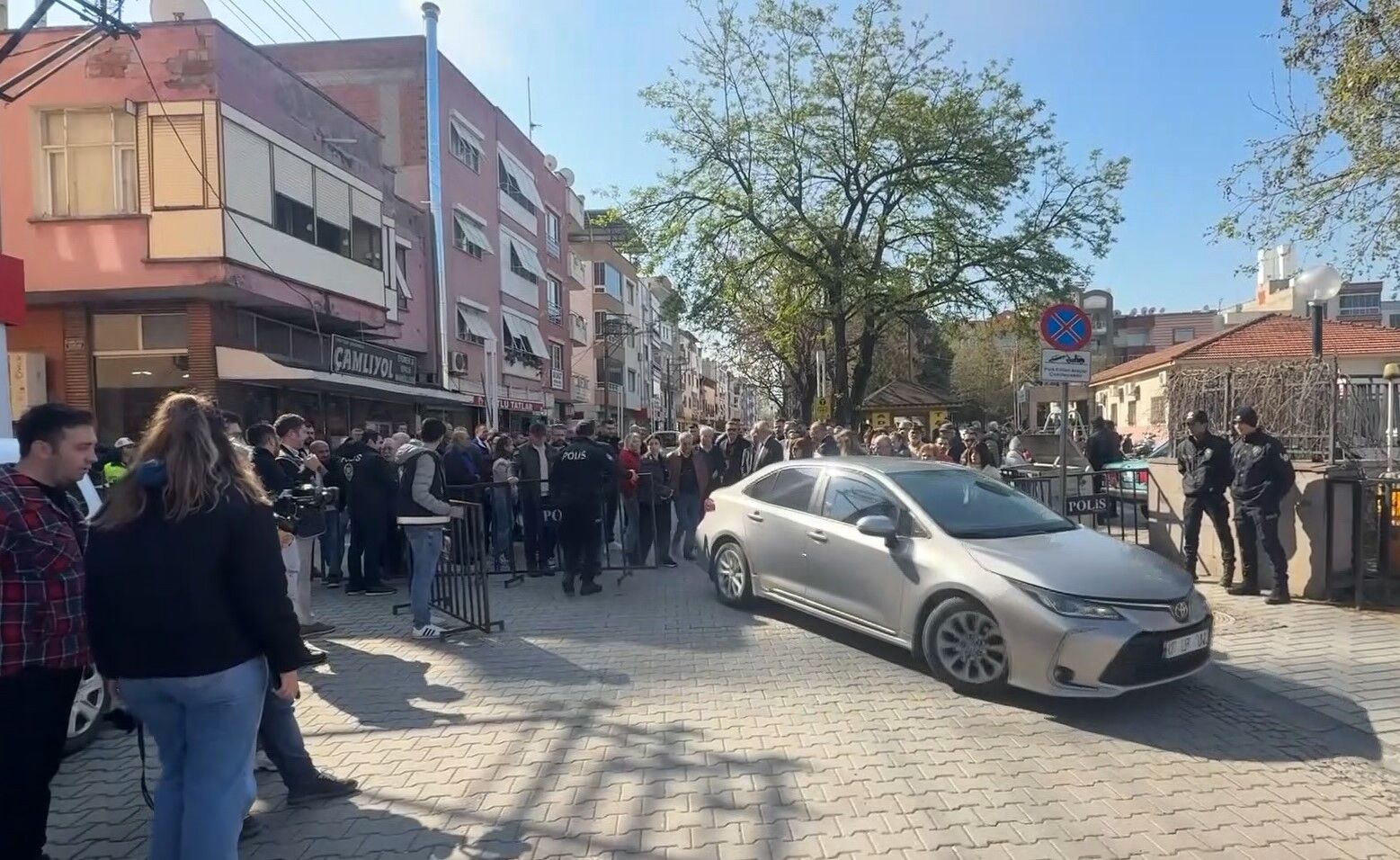 Atatürk'e Hakaret Iddiasıyla Yargılanan Öğretmen Beraat Etti (4)