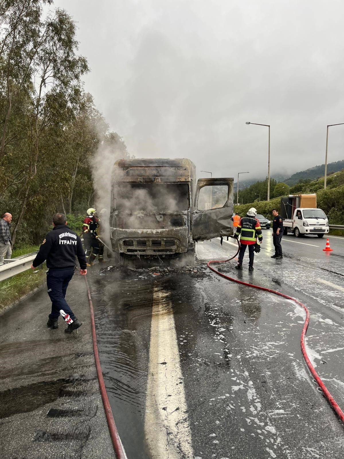 Aydın İzmir Otoyolu’nda Tır Alev Topuna Döndü (1)