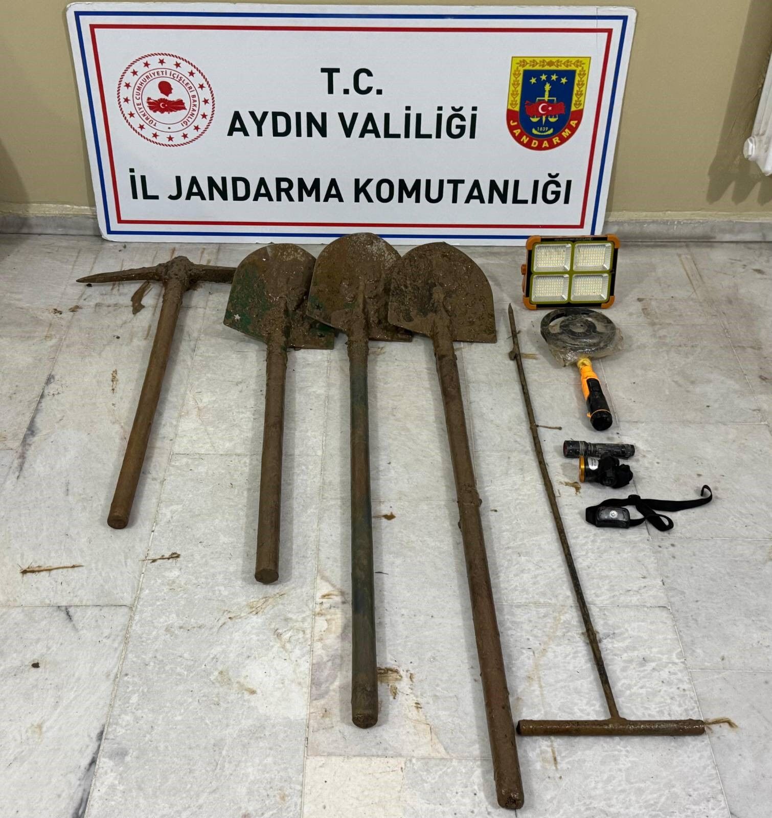 Aydın’da 5 Kişi Arazide Suçüstü Basıldı (2)