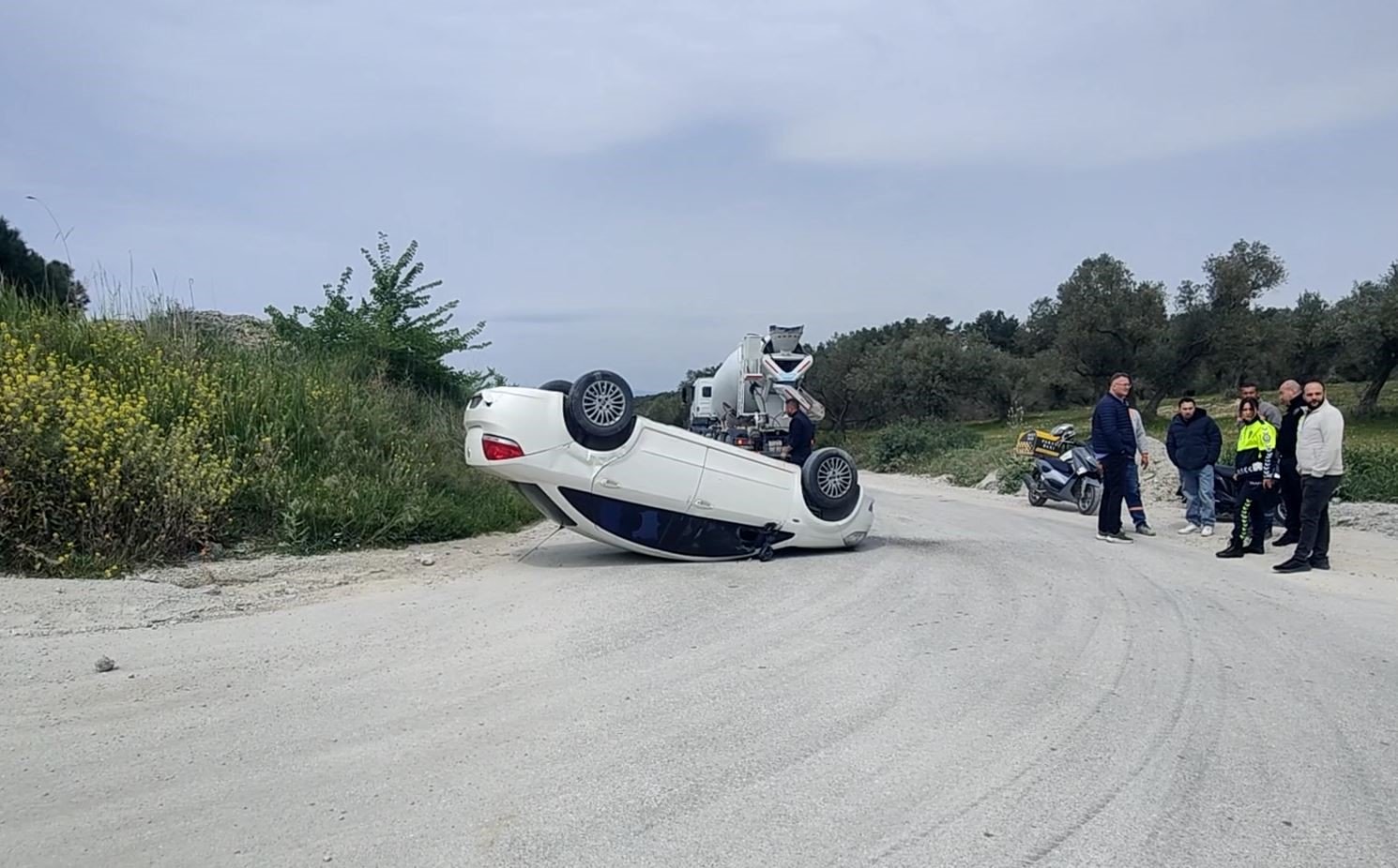 Aydın’da 80 Yaşındaki Sürücü Takla Atan Araçtan Sağ Çıktı (3)