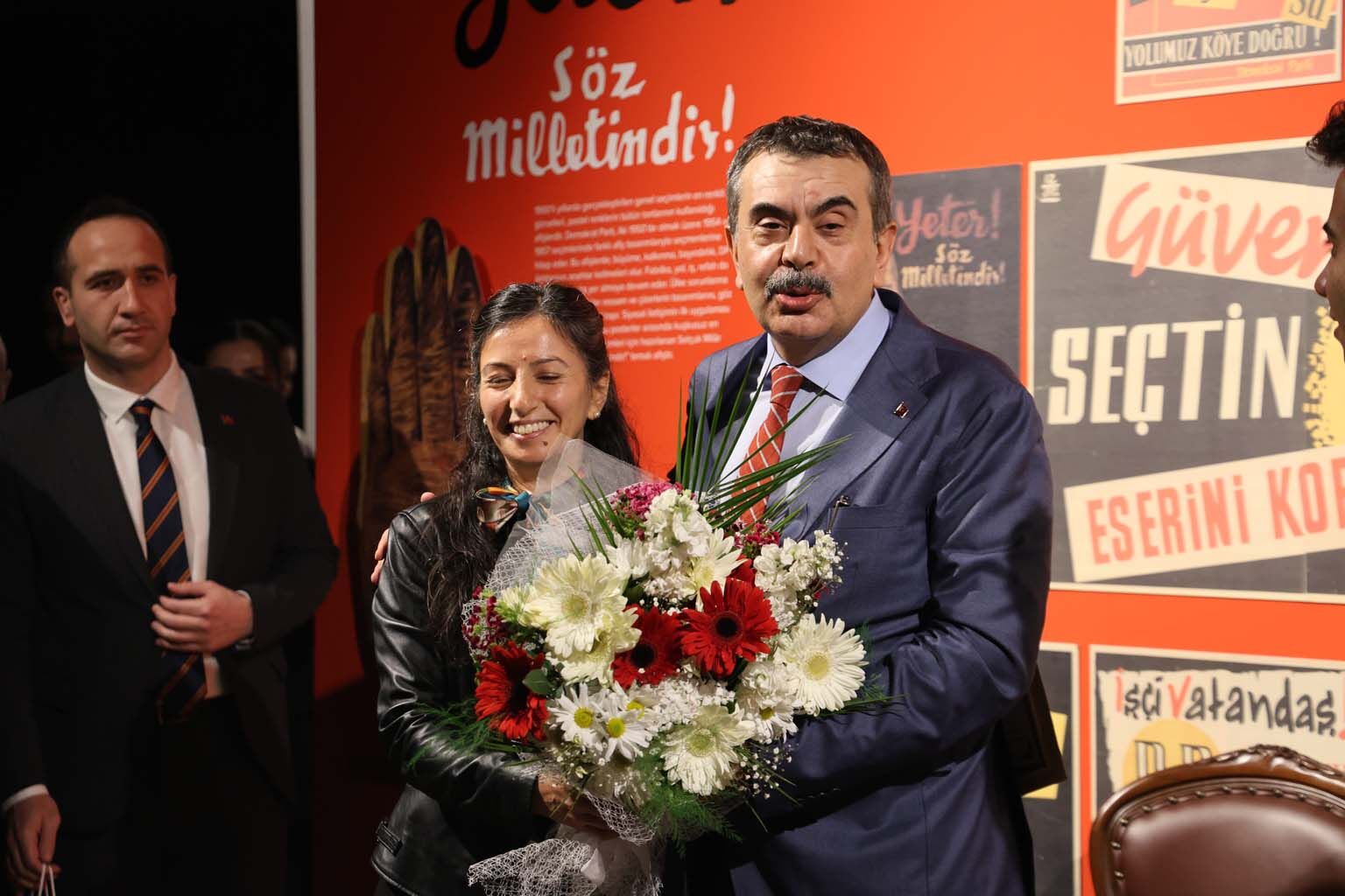 Aydın’da Bakan Tekin’den Fadime Öğretmene Doğum Günü Sürprizi (4)