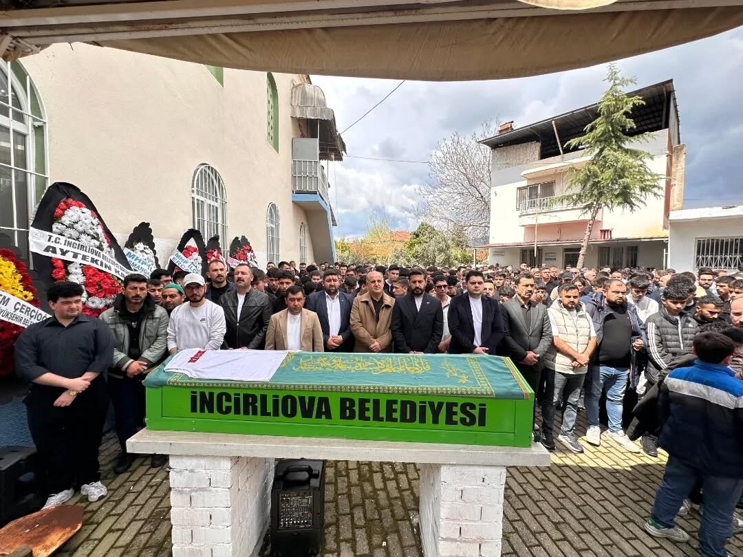 Aydın’da Gözyaşları Sel Oldu, 15 Yaşındaki Egemen Son Yolculuğuna Uğurlandı (4)