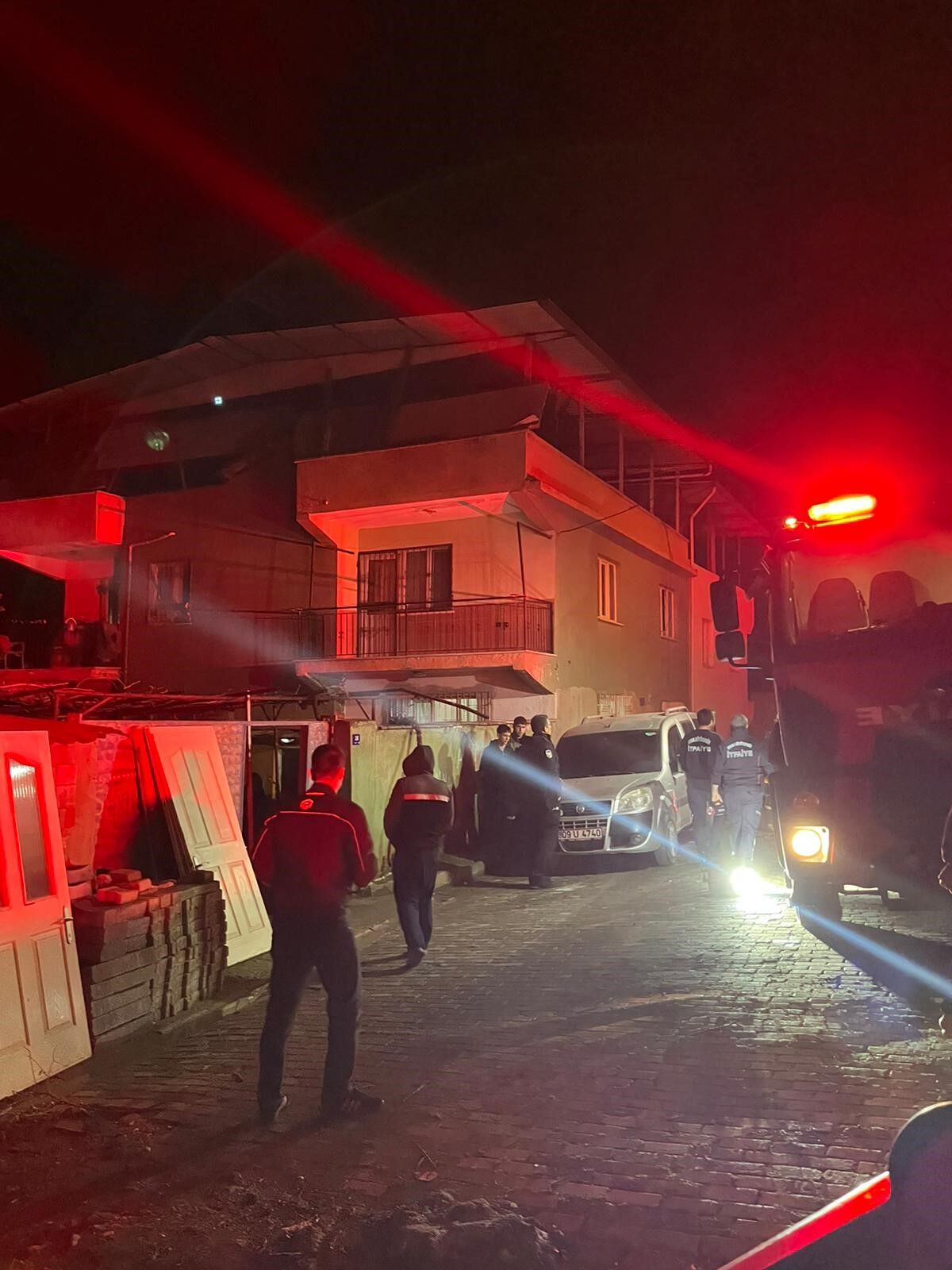 Aydın’da Mahalleli Sokağa Döküldü, Çok Sayıda Ekip Sevk Edildi (2)