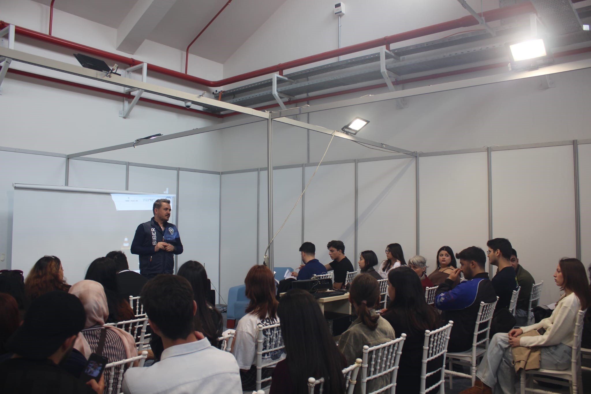 Aydın’da Öğrencilere Siber Güvenlik Eğitimi (1)