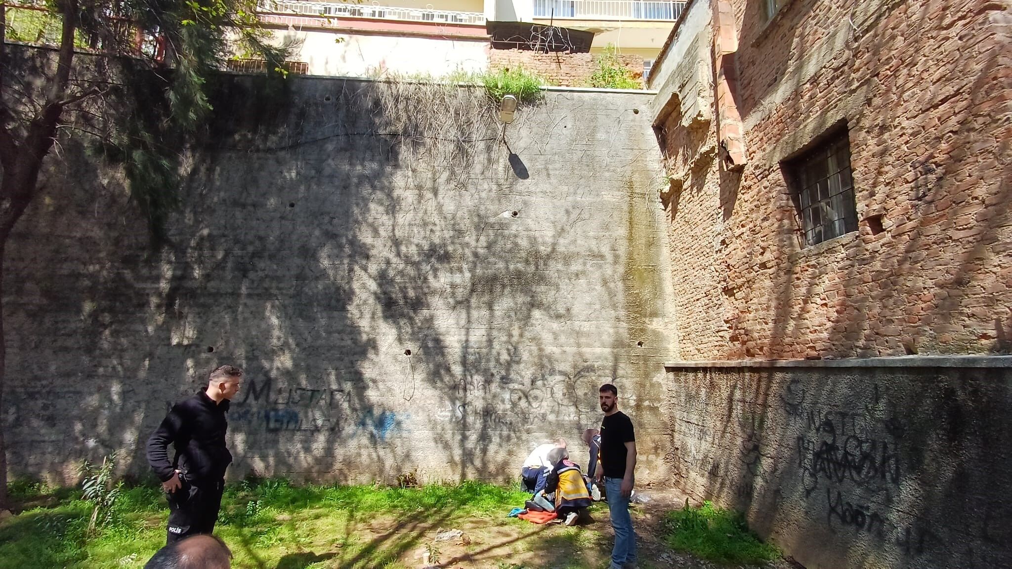 Aydın’da Ot Toplayan 80 Yaşındaki Kadın 5 Metreden Düştü (4)