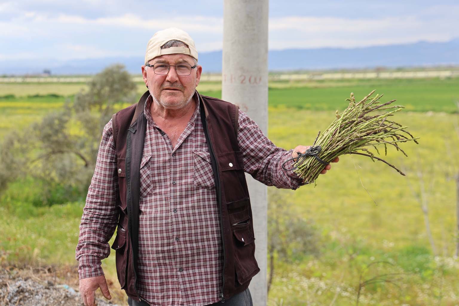 Aydın’da Topladığı Kedirgen Ve Sarmaşıkları Ihtiyaç Sahiplerine Dağıtıyor (2)