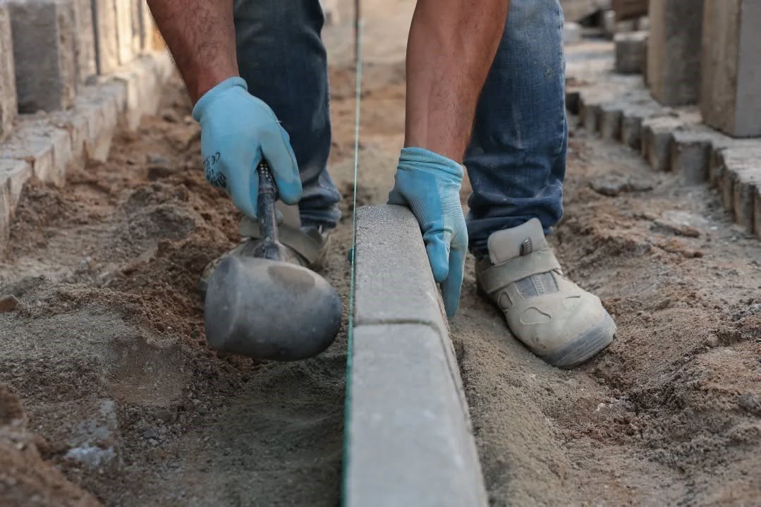 Aydın'ın İncirliova Ilçesinde Saha Çalışmalarını Sürdüren Belediye Ekipleri, Fevzi Paşa Caddesi'nde Yenileme Çalışmalarına Başladı (4)