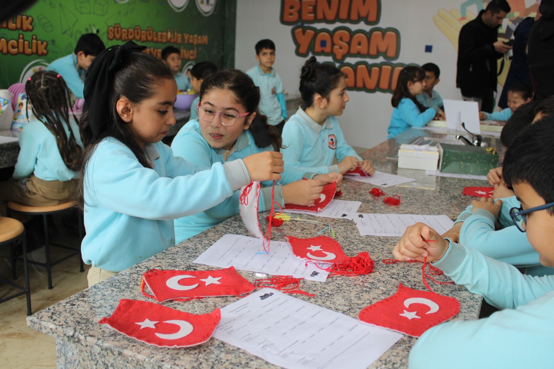 Bakan Tekin'den Aydınlı Miniklere Halı Saha Sözü (5)