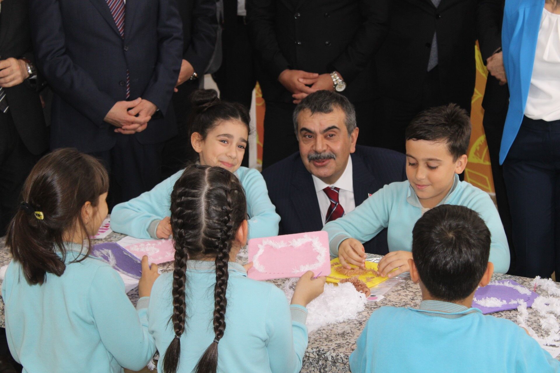 Bakan Tekin'den Aydınlı Miniklere Halı Saha Sözü (6)