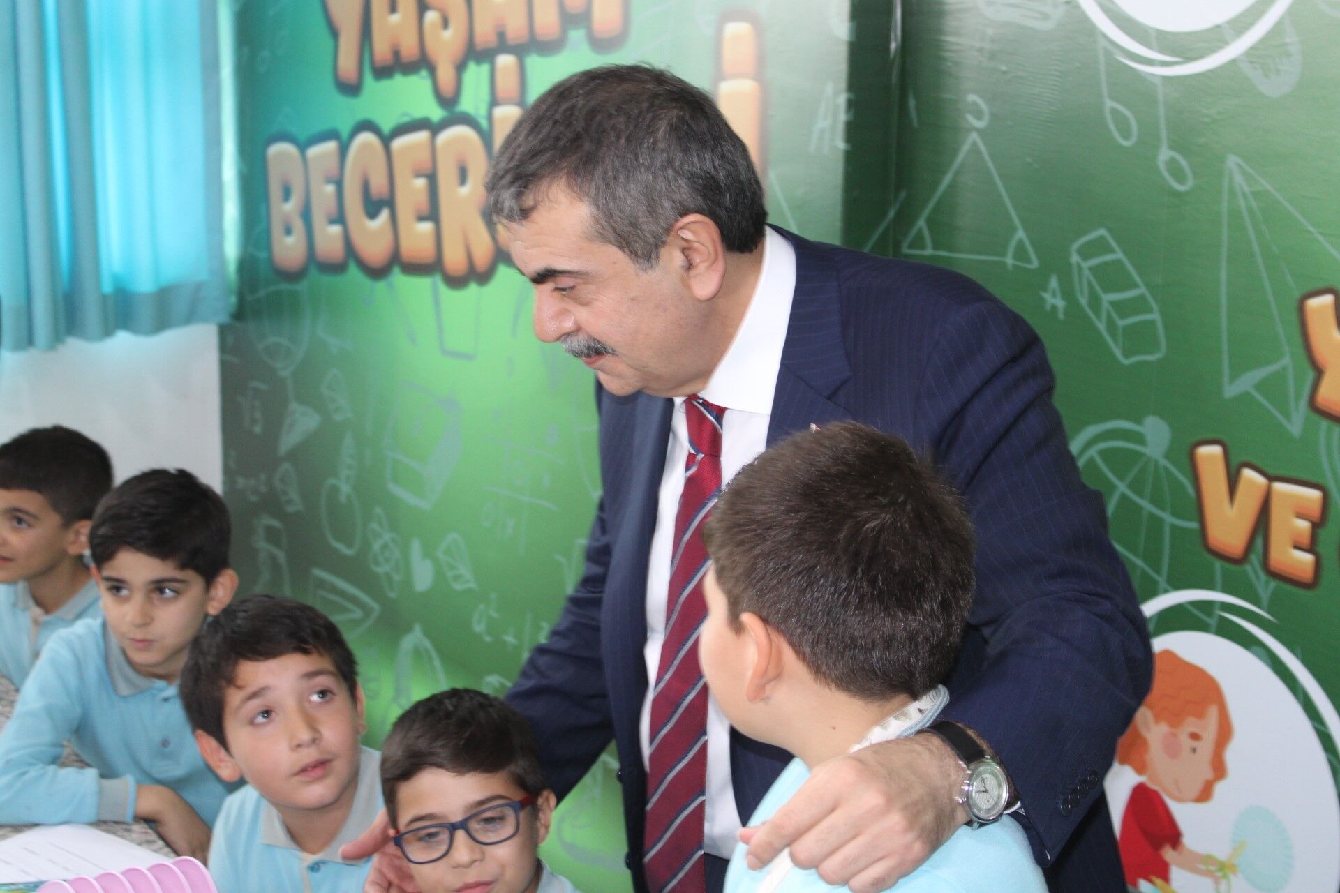 Bakan Tekin'den Aydınlı Miniklere Halı Saha Sözü (8)