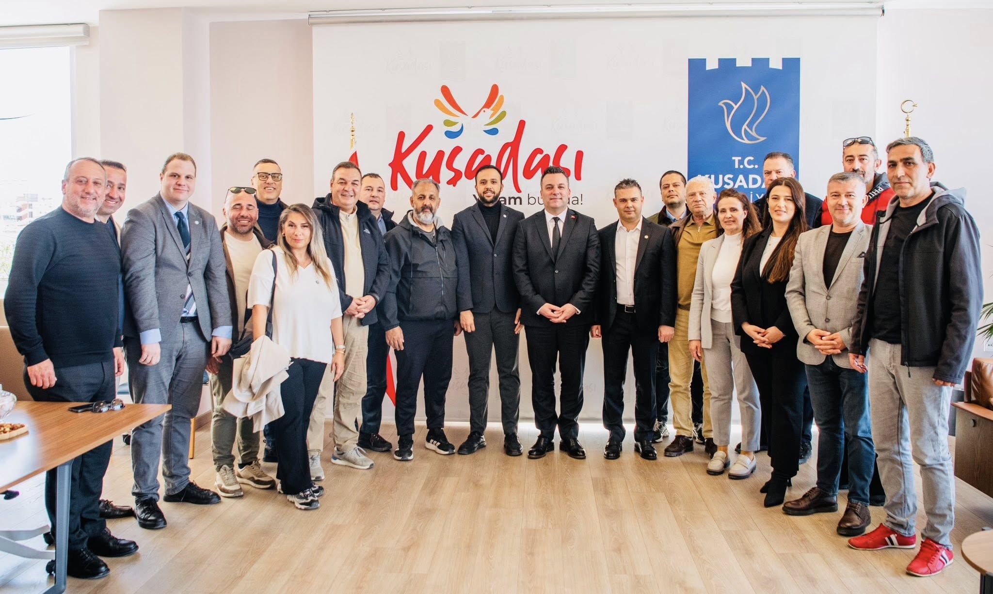 Başkan Behçet Alp Ve İyi̇ Parti Heyetinden Kuşadası Belediyesi’ne Ziyaret Tarafımız Kuşadası’dır (2)