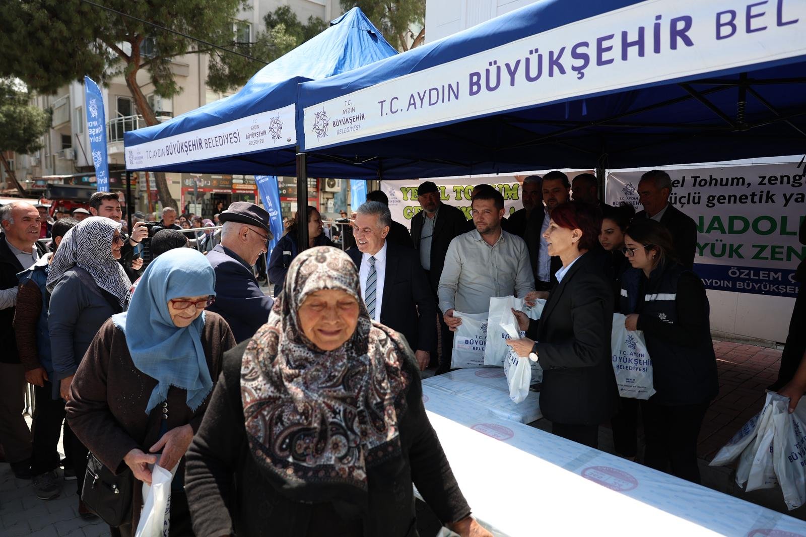 Başkan Çerçioğlu Binlerce Fideyi Sultanhisar Ve Buharkent’te Vatandaşlarla Buluşturdu (9)