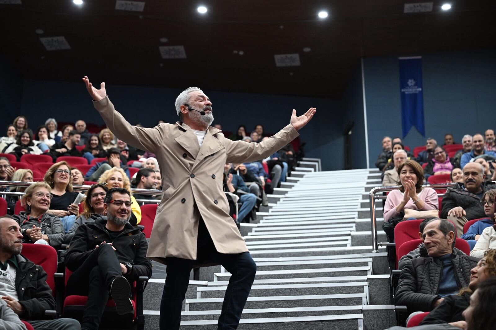 Başkan Çerçioğlu Didim Ve Nazilli’de Vatandaşları Tiyatroyla Buluşturdu (5)
