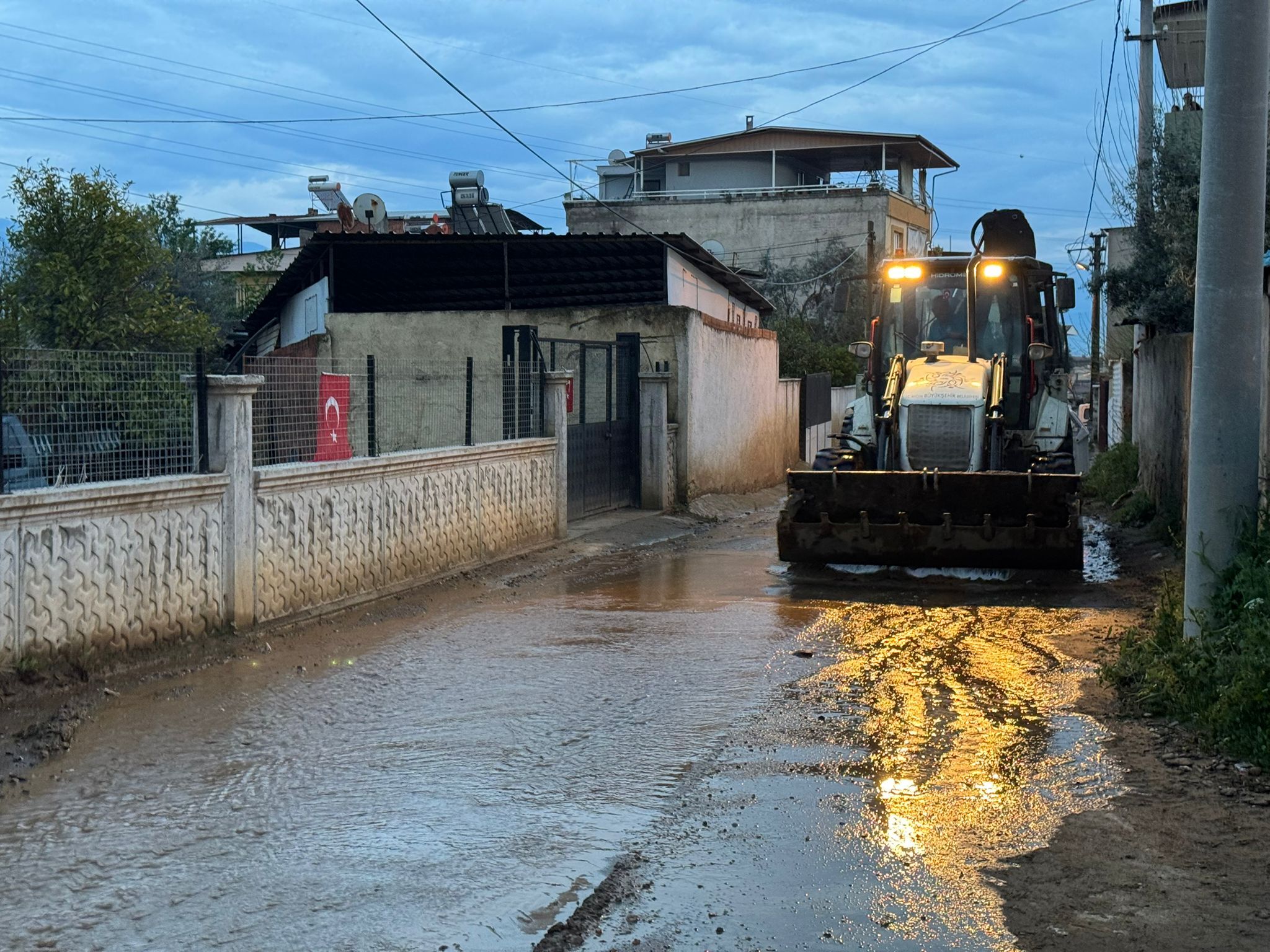 Başkan Çerçioğlu Duyarsız Kalmadı.. Aski̇ Ekiplerinden Nazilli’de Yoğun Mesai (9)