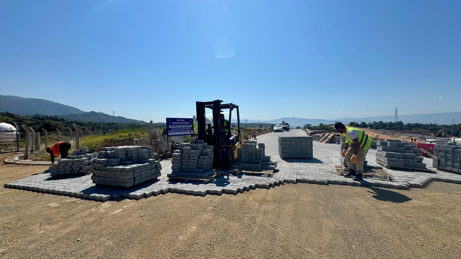 Başkan Çerçioğlu Ile Hizmet Yağmuru Devam Ediyor.. Çok Sayıda Noktada Eş Zamanlı Çalışma (8)