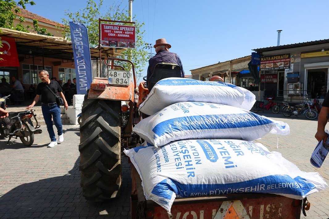 Başkan Çerçioğlu’ndan Germencik’te Üreticilere Yem Desteği (2)