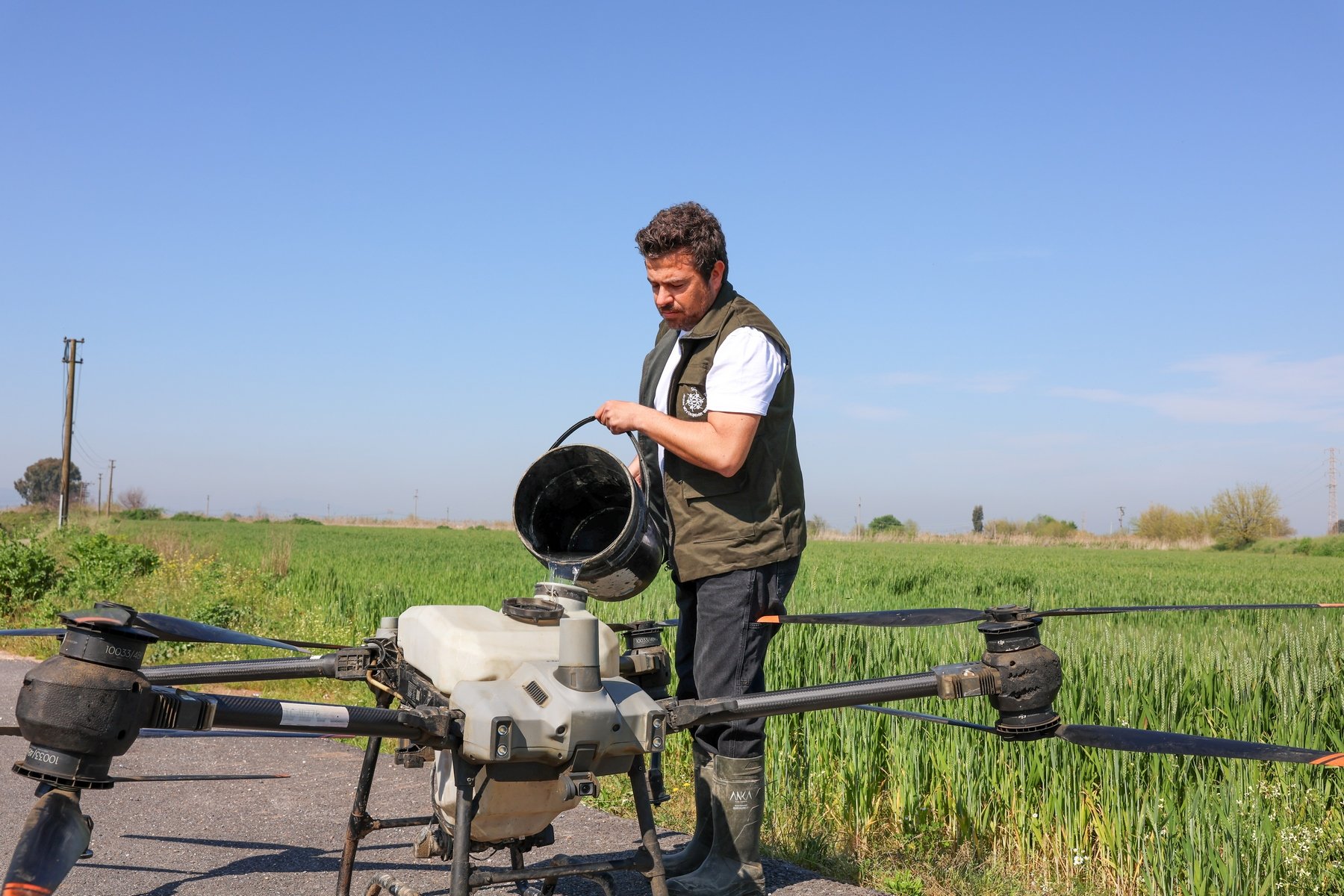 Başkan Çerçioğlu’nun Tarıma Ve Üreticilere Destekleri Sürüyor Tarlalar Drone Ile Ücretsiz Gübreleniyor (4)-1