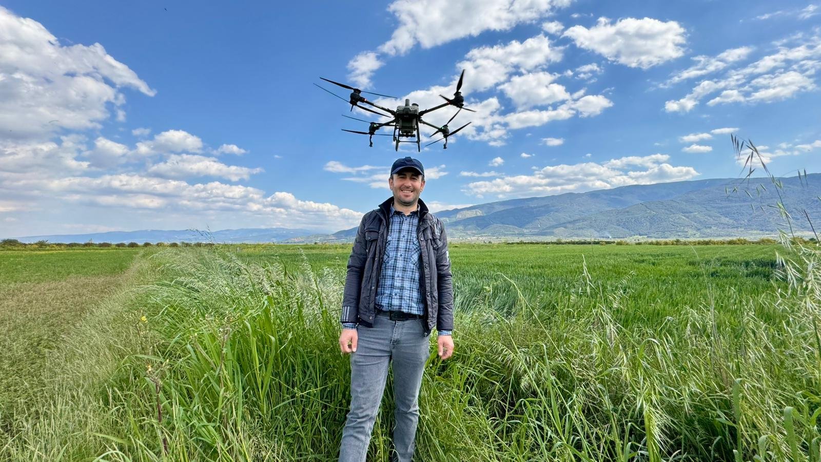 Başkan Çerçioğlu’nun Tarıma Ve Üreticilere Destekleri Sürüyor Tarlalar Drone Ile Ücretsiz Gübreleniyor (5)