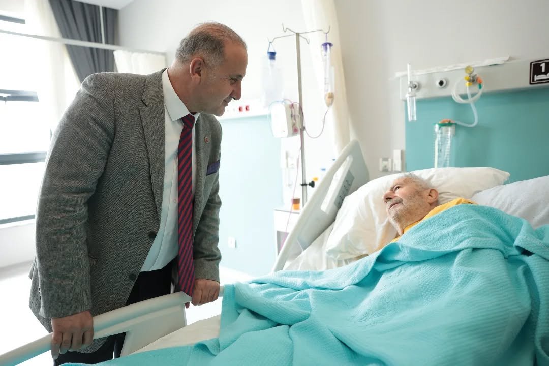 Başkan Kaya’dan Vefa.. Zafer Savcı’yı Yalnız Bırakmadı (3)