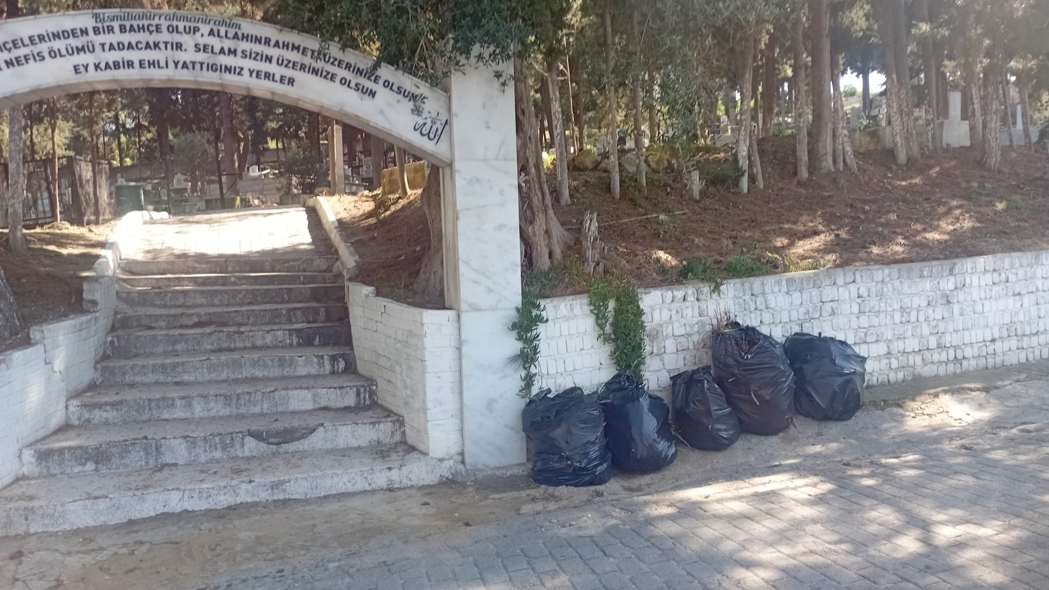 Büyükşehir’e Yönelik Algı Operasyonunda Yeni Perde Kuşadası Belediyesi Çöpleri Almadan Bölgeden Ayrıldı (1)