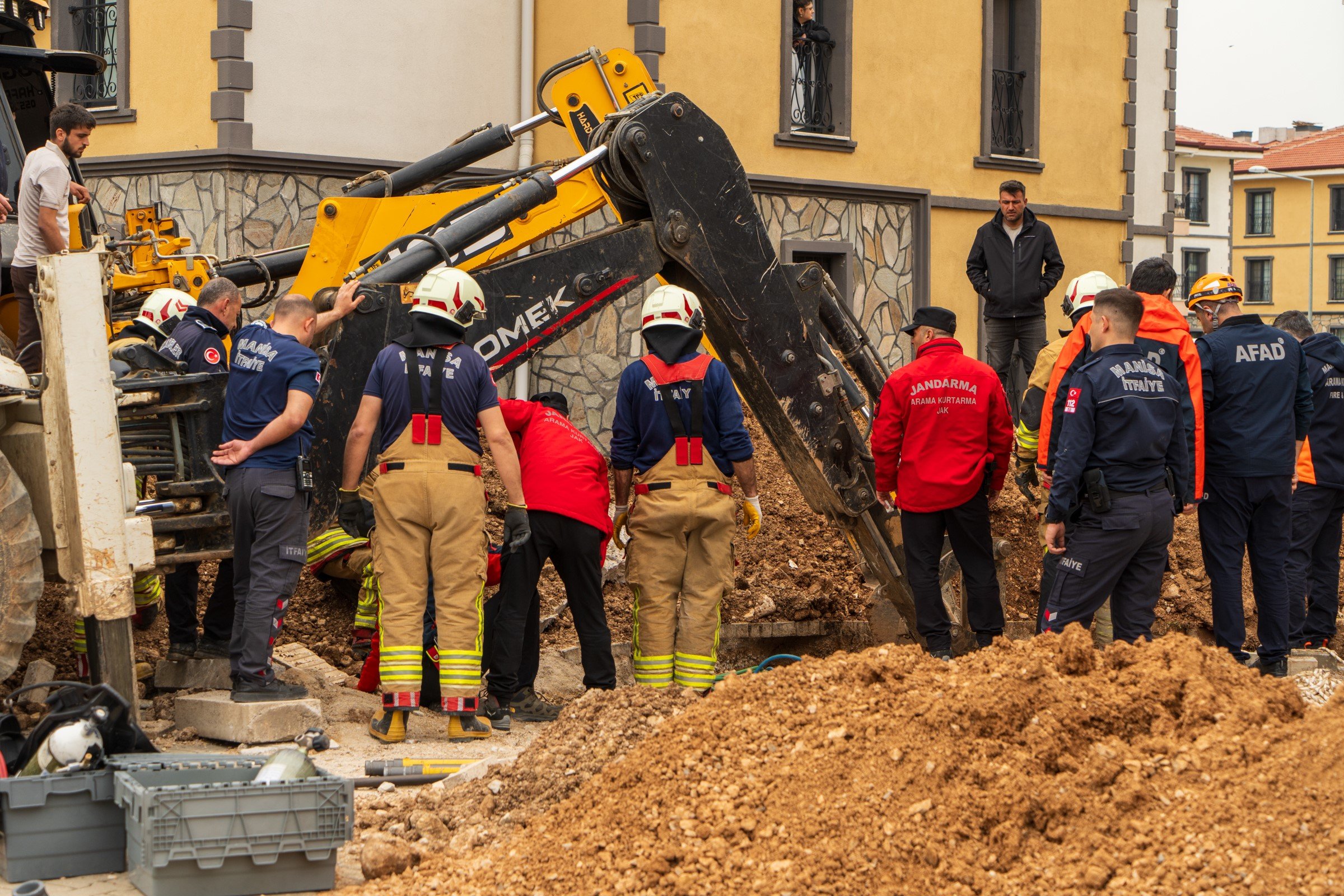 Göçük Altında Kalan Işçiden Acı Haber Geldi (2)