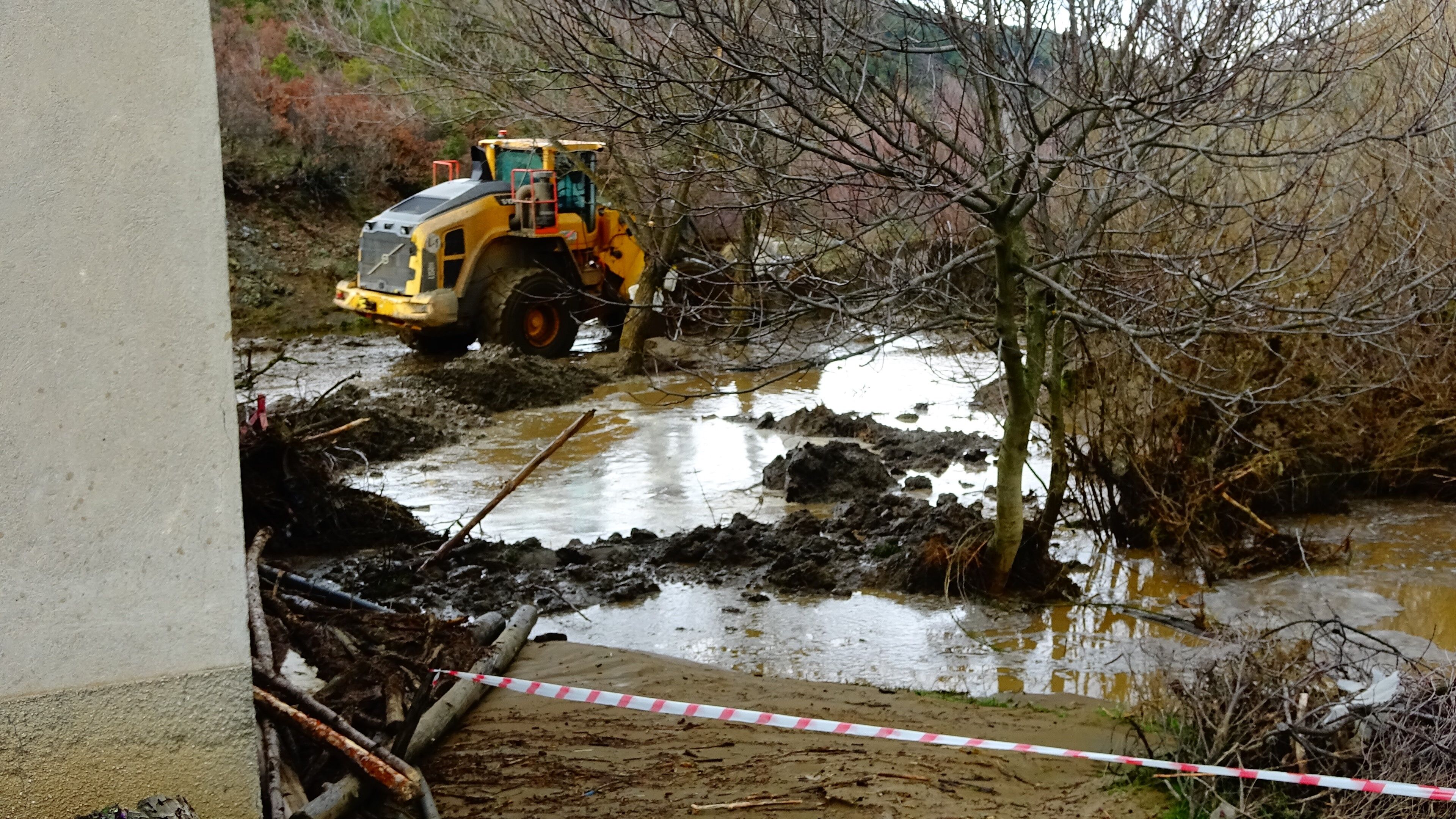 Gölet Taştı, Bir Ev Ve Ahır Sular Altında Kaldı (5)