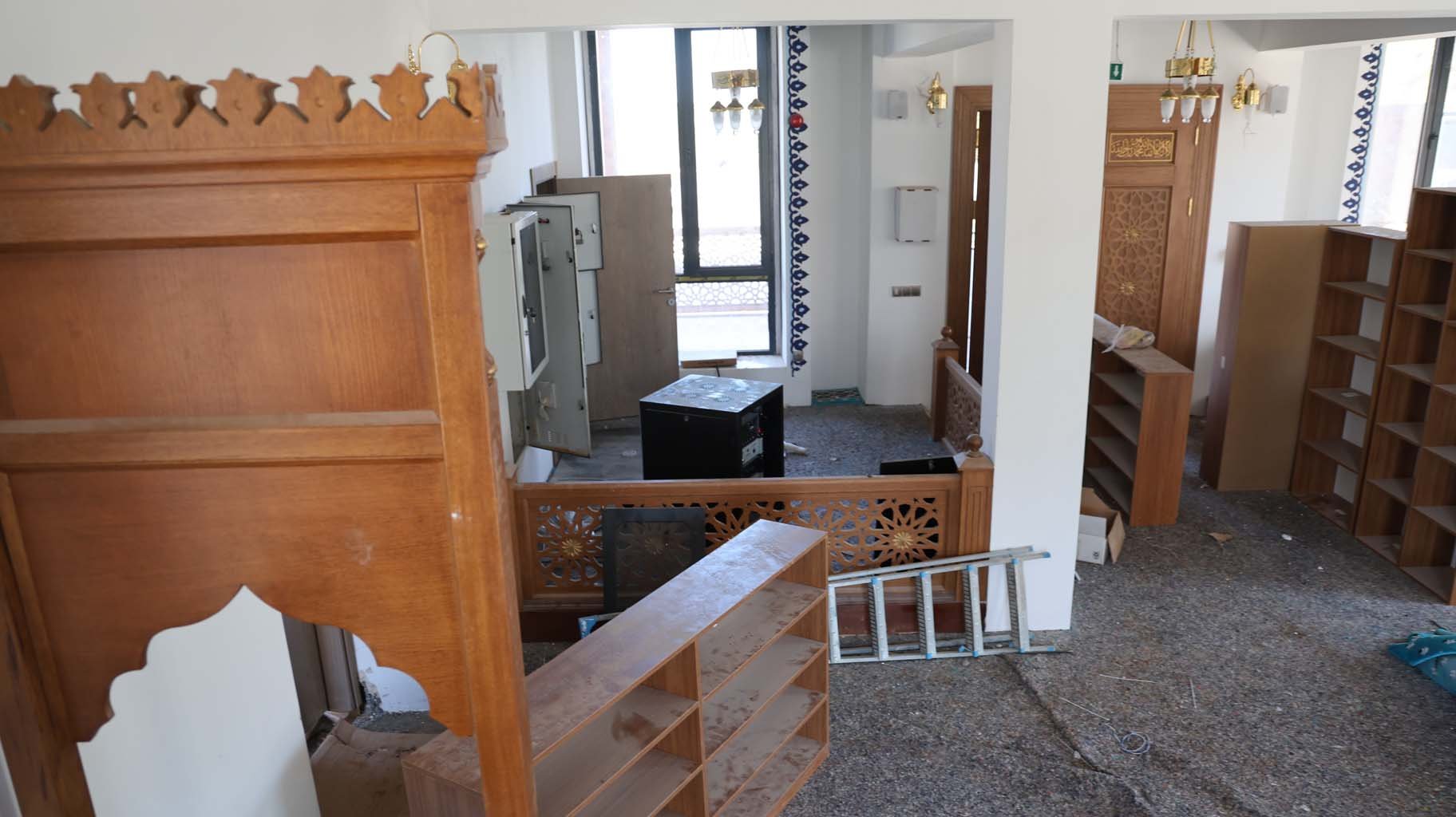 İbadete Açılmadan Harabeye Döndü (4)