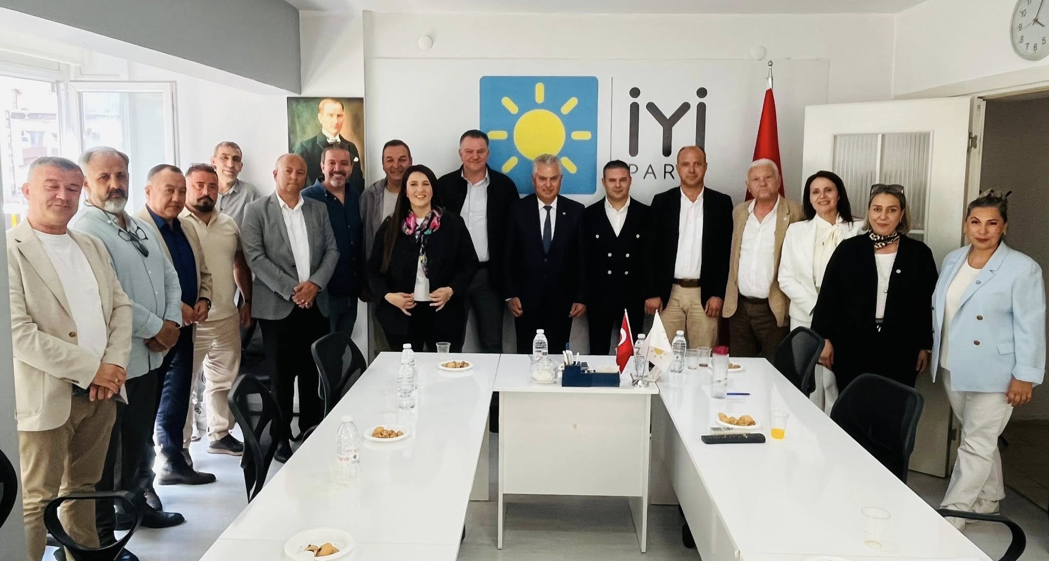 İyi̇ Parti Kuşadası İlçe Başkanlığı’na Ziyaret (2)