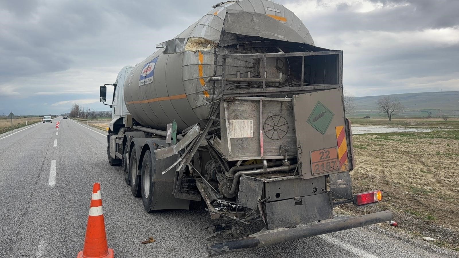 Kamyon Ve Tanker Kazaya Karıştı (3)