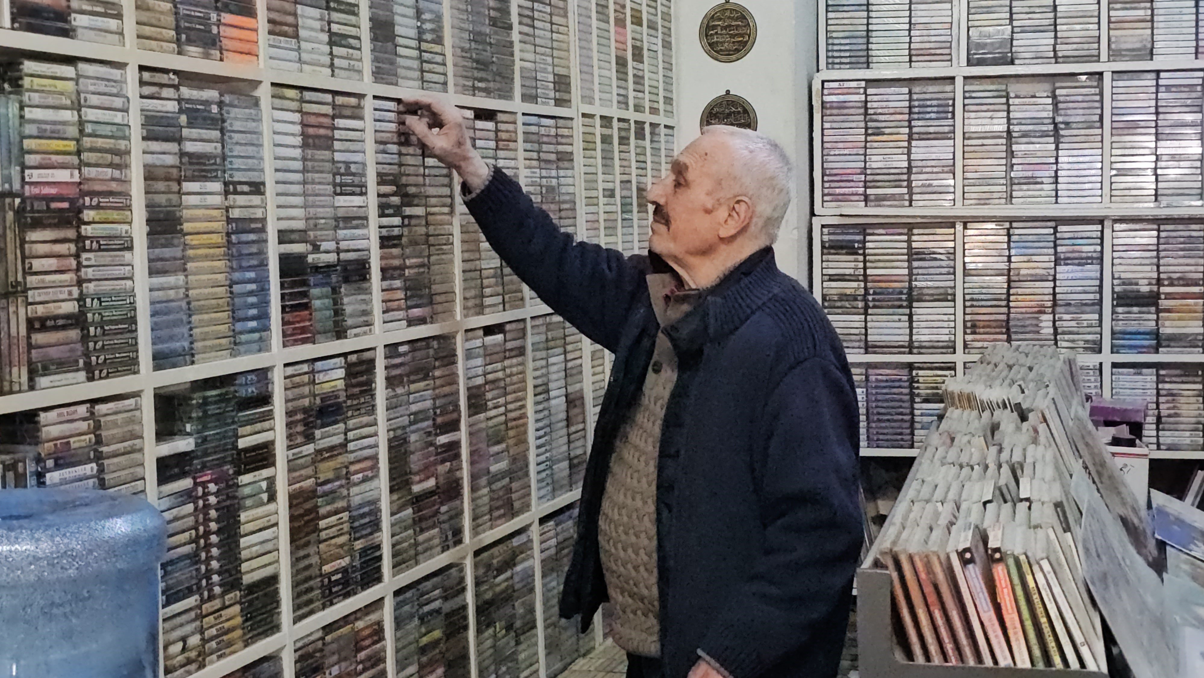 Nazilli’de Teknolojiye Direndi, 50 Yıldır Plak Ve Kaset Satıyor (2)