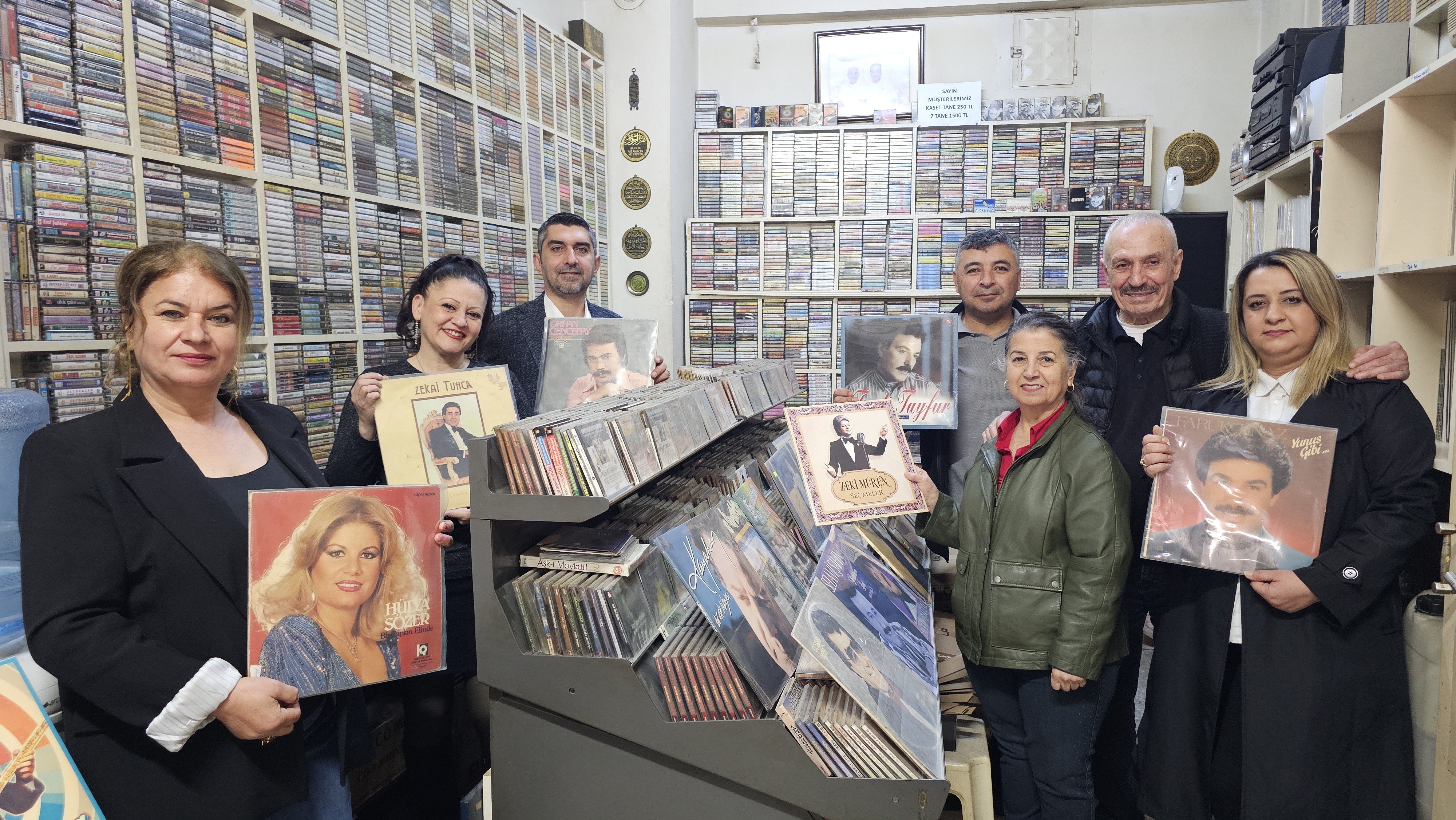 Nazilli’de Teknolojiye Direndi, 50 Yıldır Plak Ve Kaset Satıyor (5)