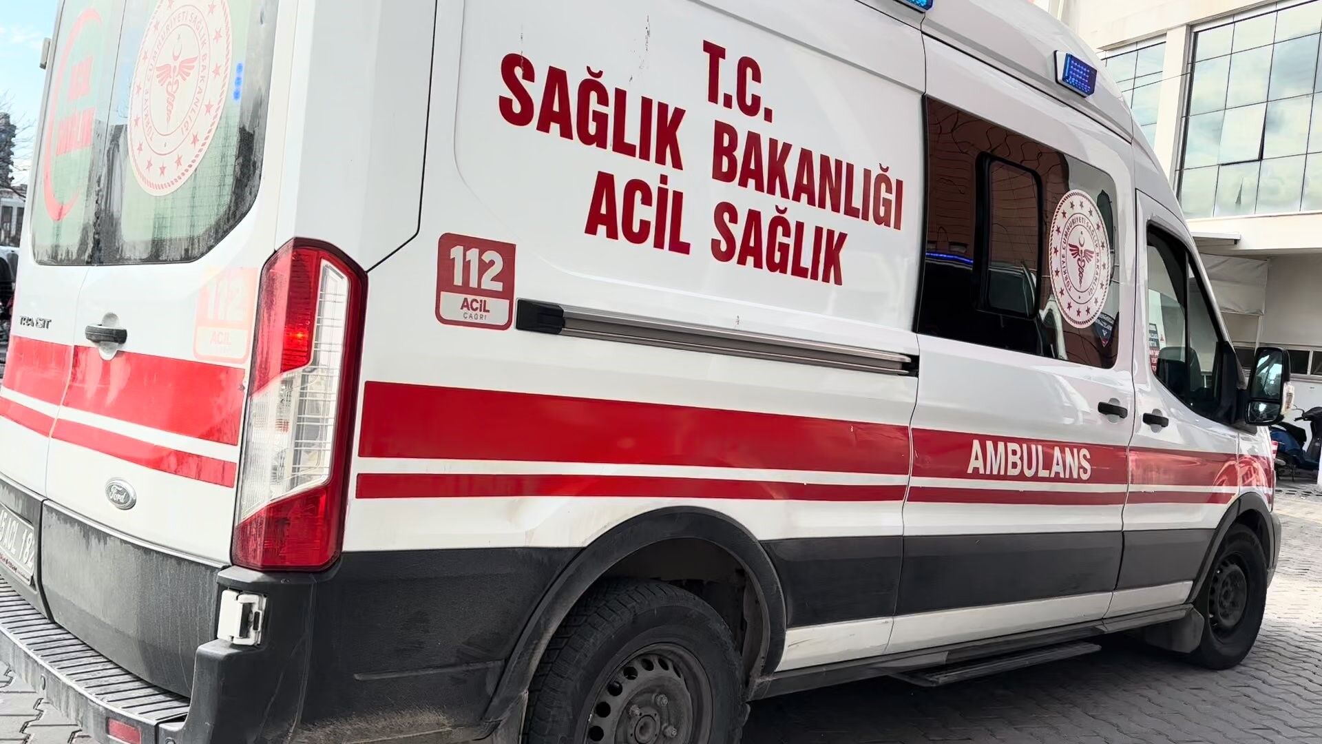 Okulda Tavan Düştü, 3 Öğrenci Yaralı (4)