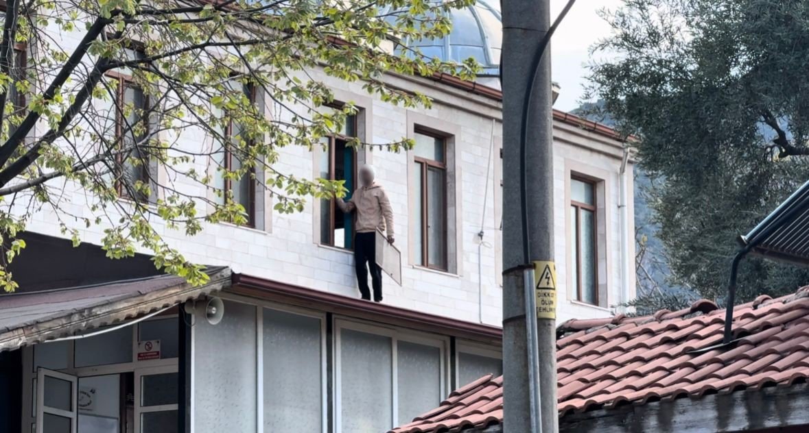 Olay Yerine Çok Sayıda Ekip Sevk Edildi (7)