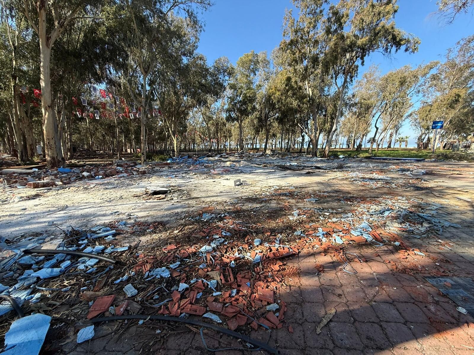 Tahsis Kaldırıldı, Kuşadası Belediyesi Ne Var Ne Yoksa Yıktı (2)