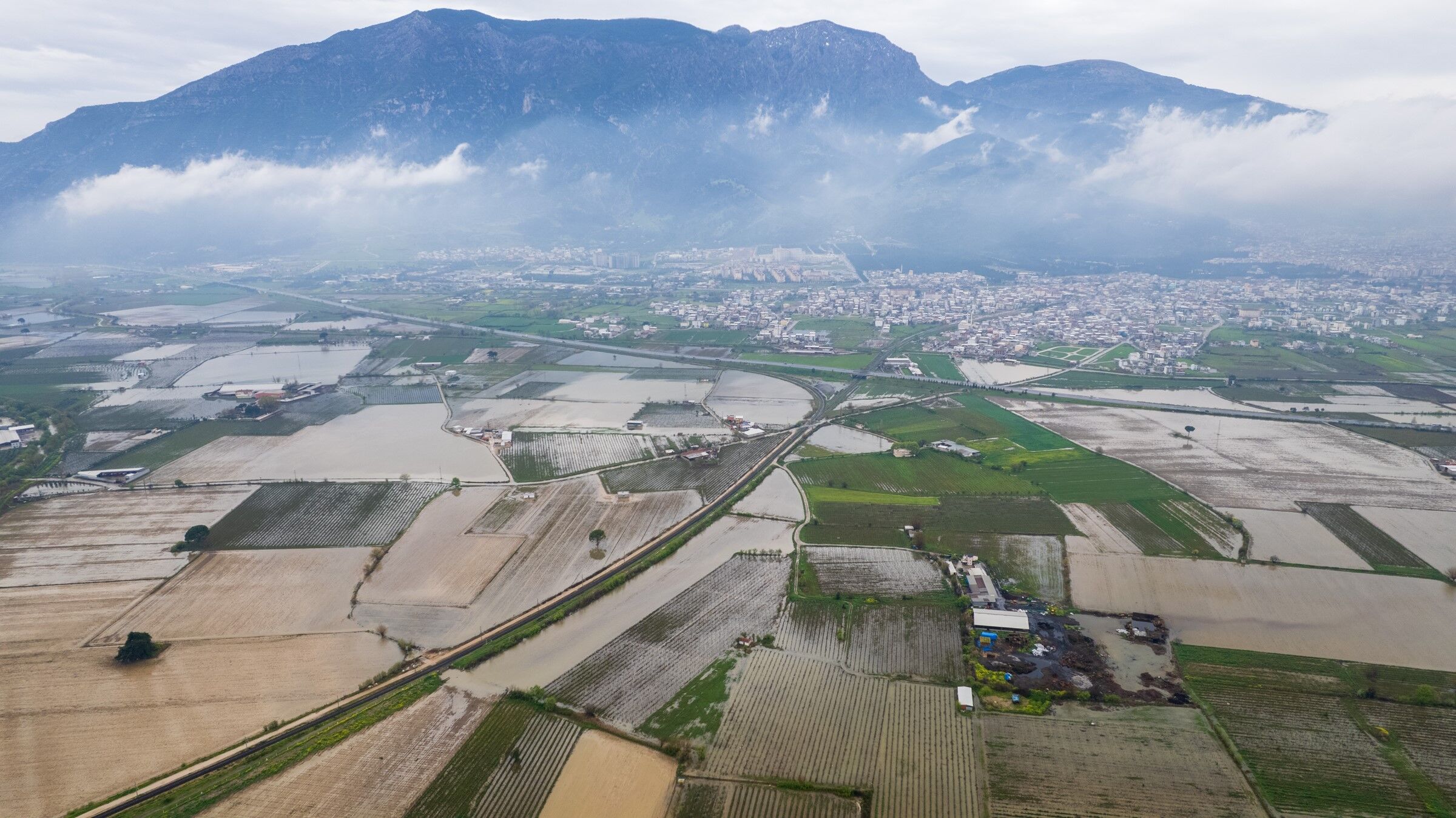 Taşkın Yerleşim Alanlarına Ulaştı (1)