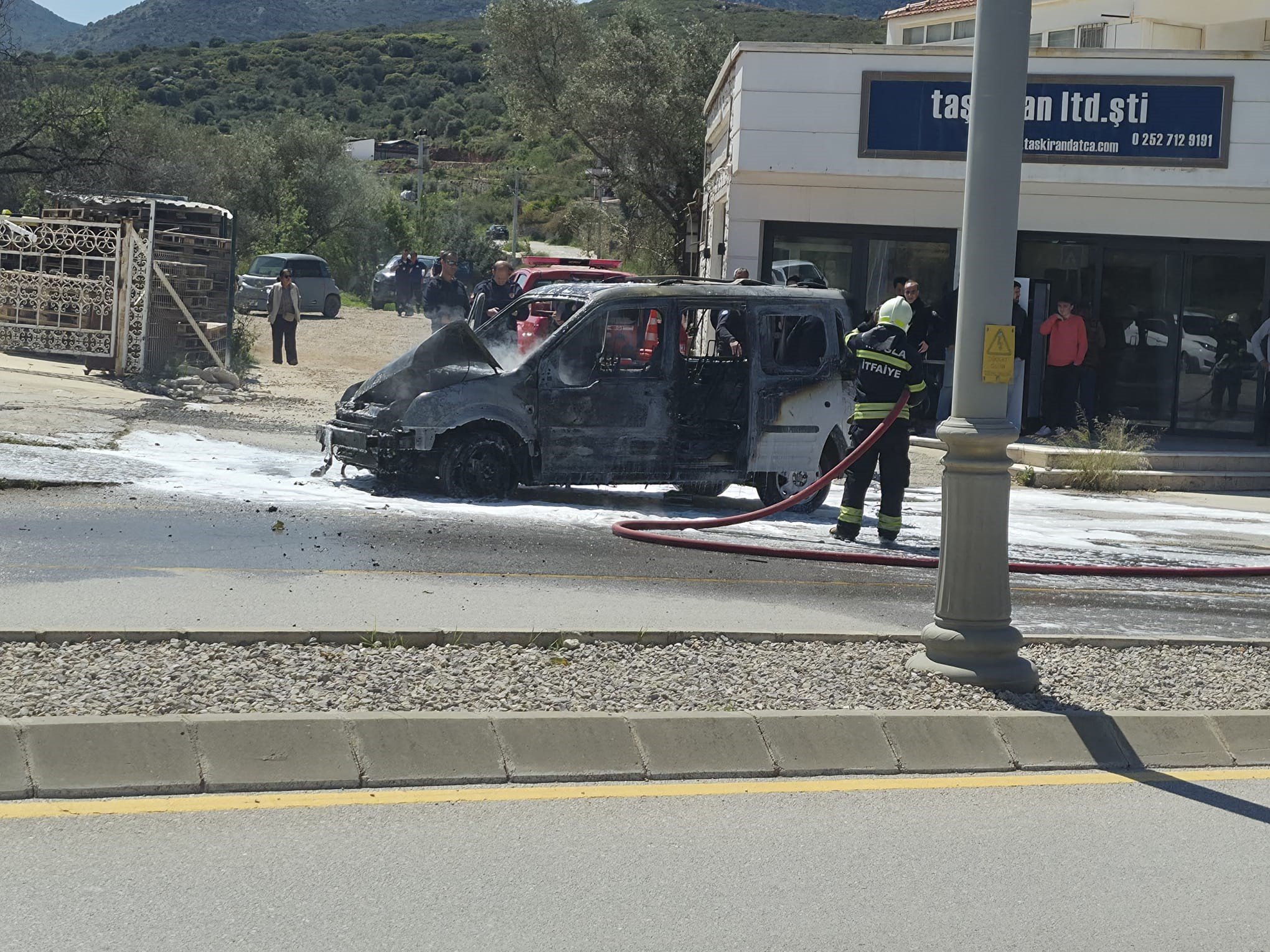 Ticari Araç Küle Döndü (7)